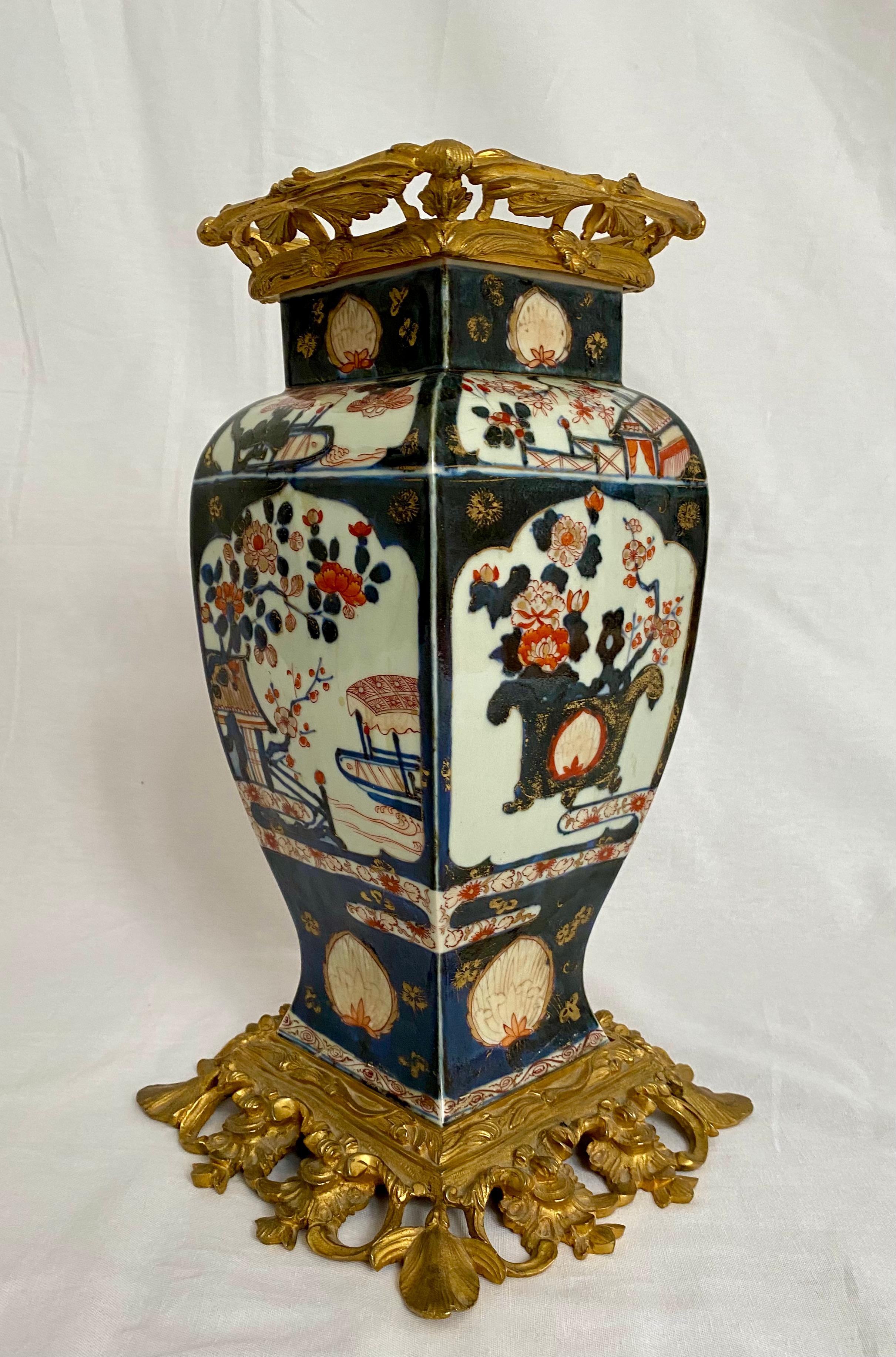 French Louis XV Style Ormolu-Mounted Chinese Imari Porcelain Vase In Good Condition In Montreal, Quebec
