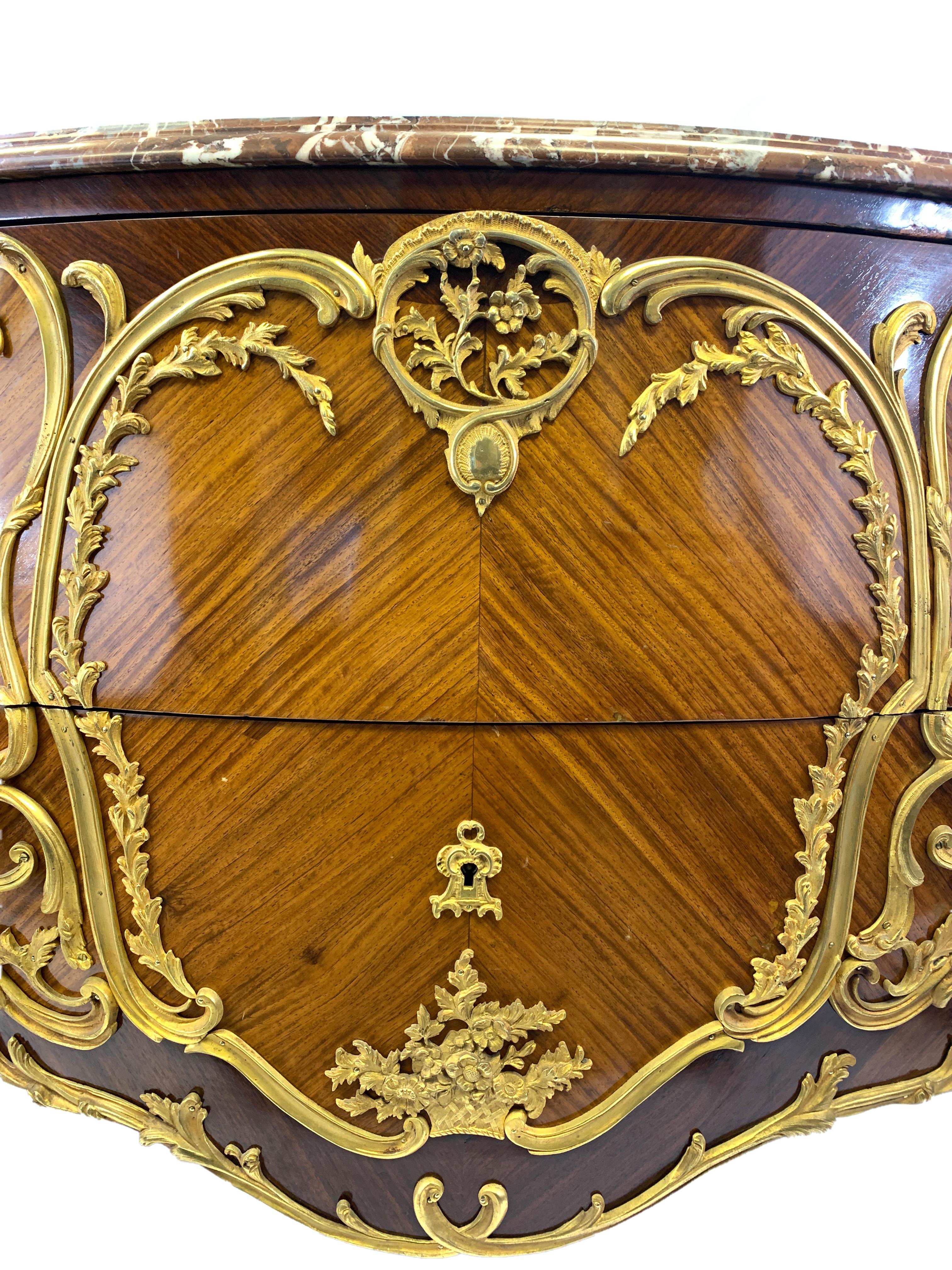 Französische Ormolu-Kommode im Louis-XV-Stil, montiert im Zustand „Gut“ im Angebot in London, GB