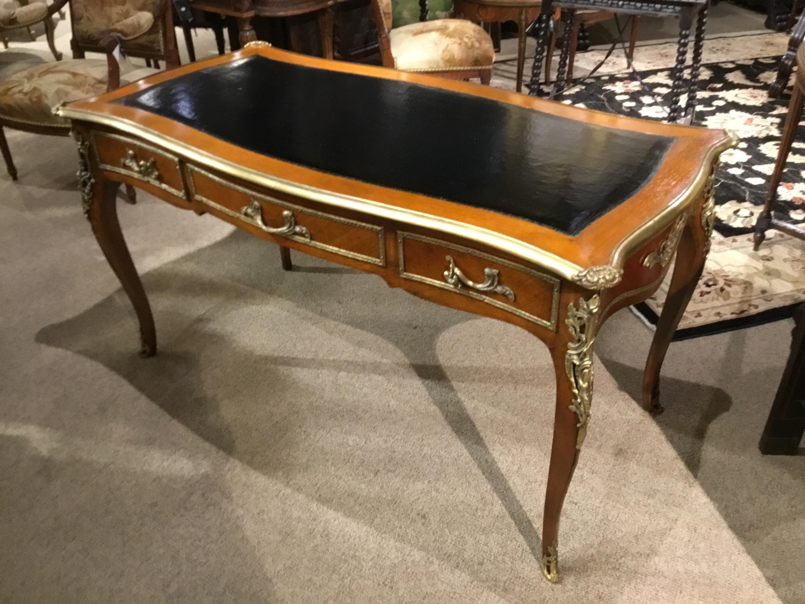 French Louis XV-Style Ormolu-Mounted Rosewood and Elmwood Bureau Plat In Good Condition In Houston, TX