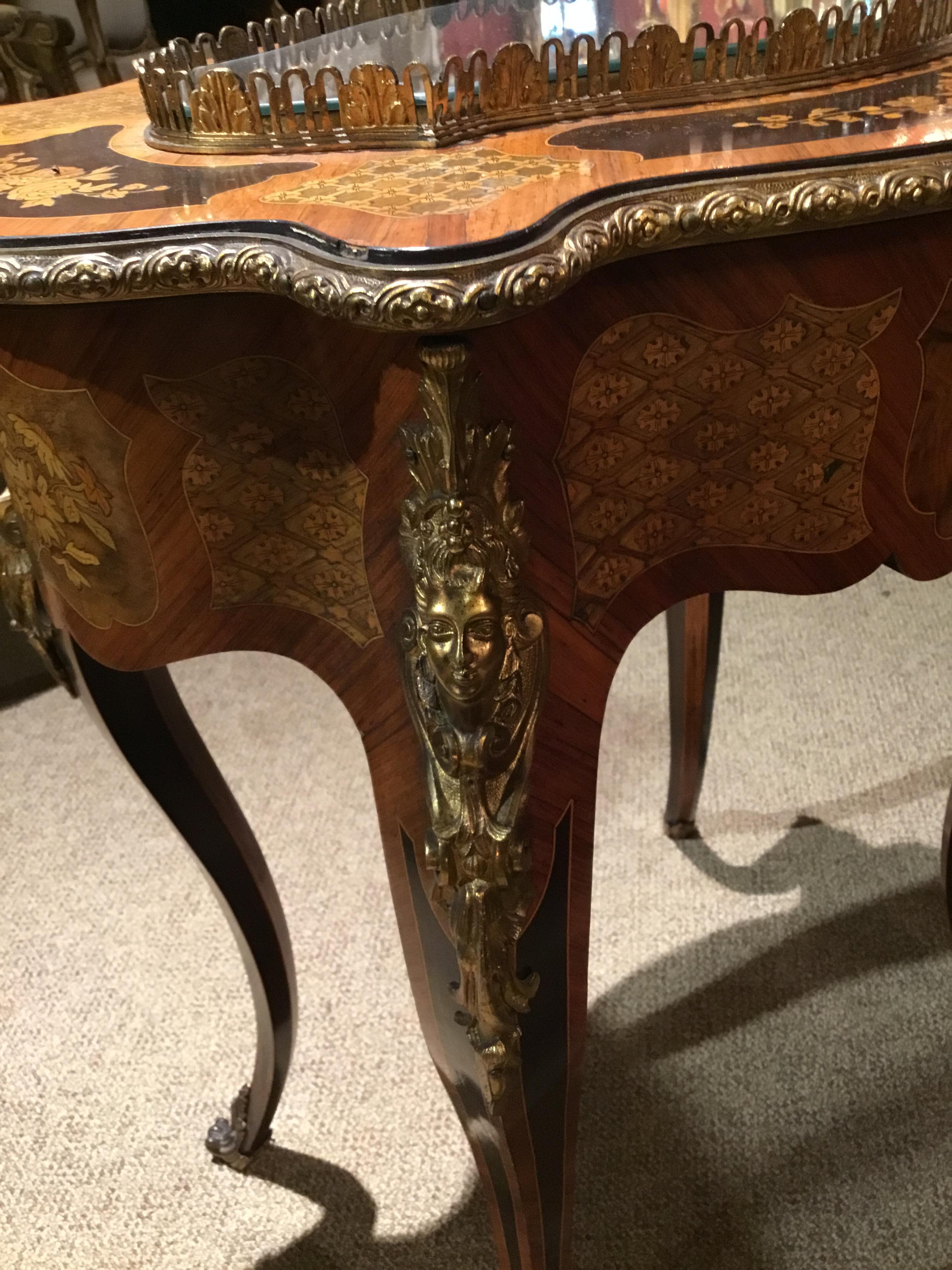 French Louis XV Style Oval Side Table with Marquetry and Bronze Dore Mounts In Good Condition In Houston, TX