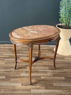 Mesa ovalada francesa estilo Luis XV con tapa de mármol