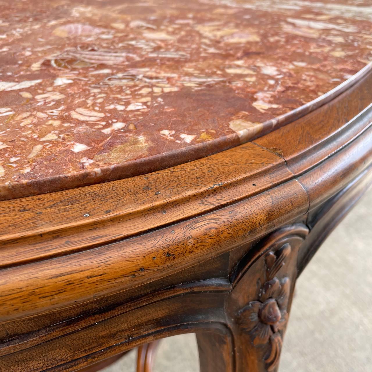 Table ovale française de style Louis XV avec plateau en marbre en vente 1