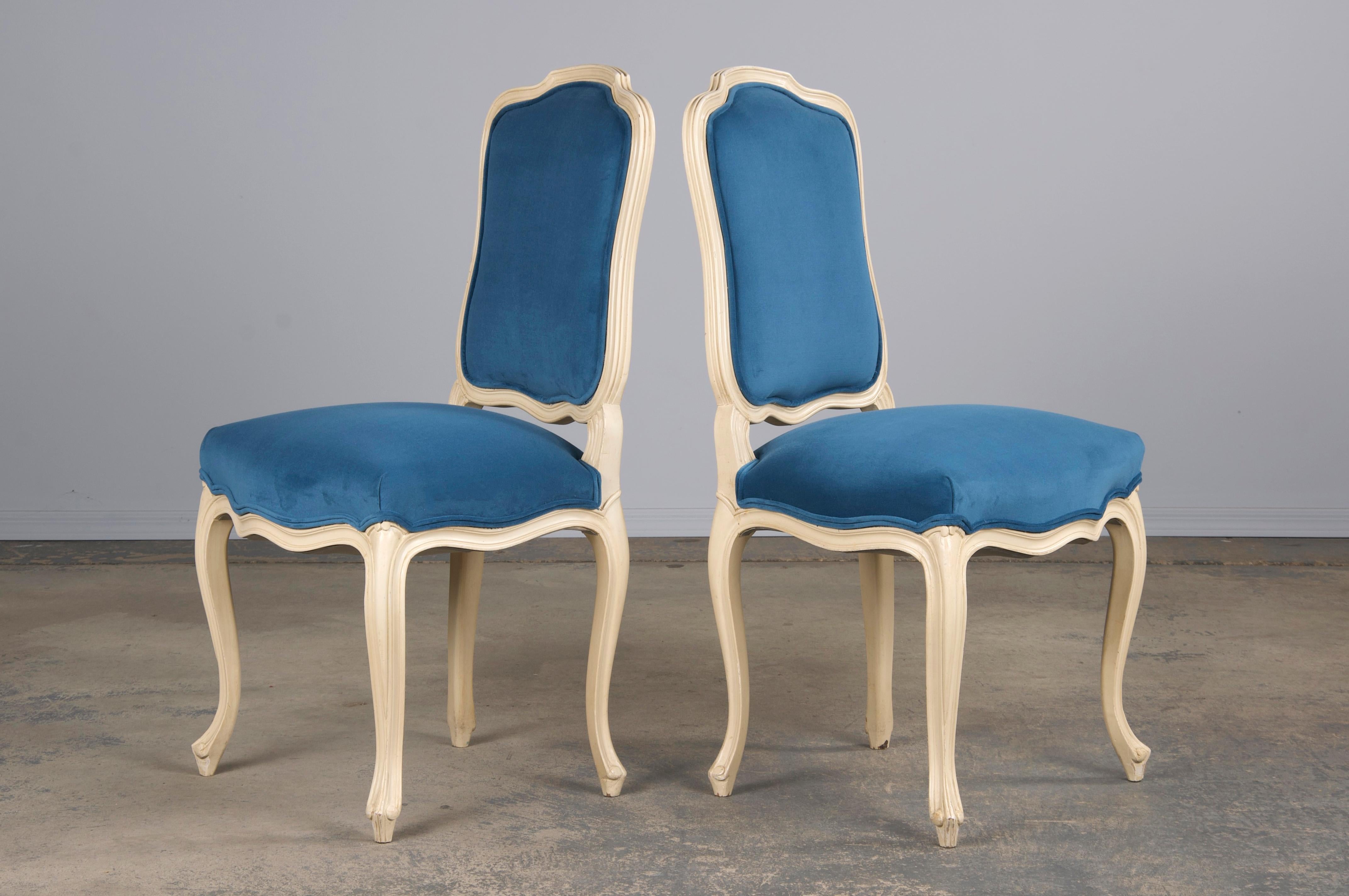French Louis XV Style Painted Dining Chairs W/ Blue Velvet - Set of 6 For Sale 5