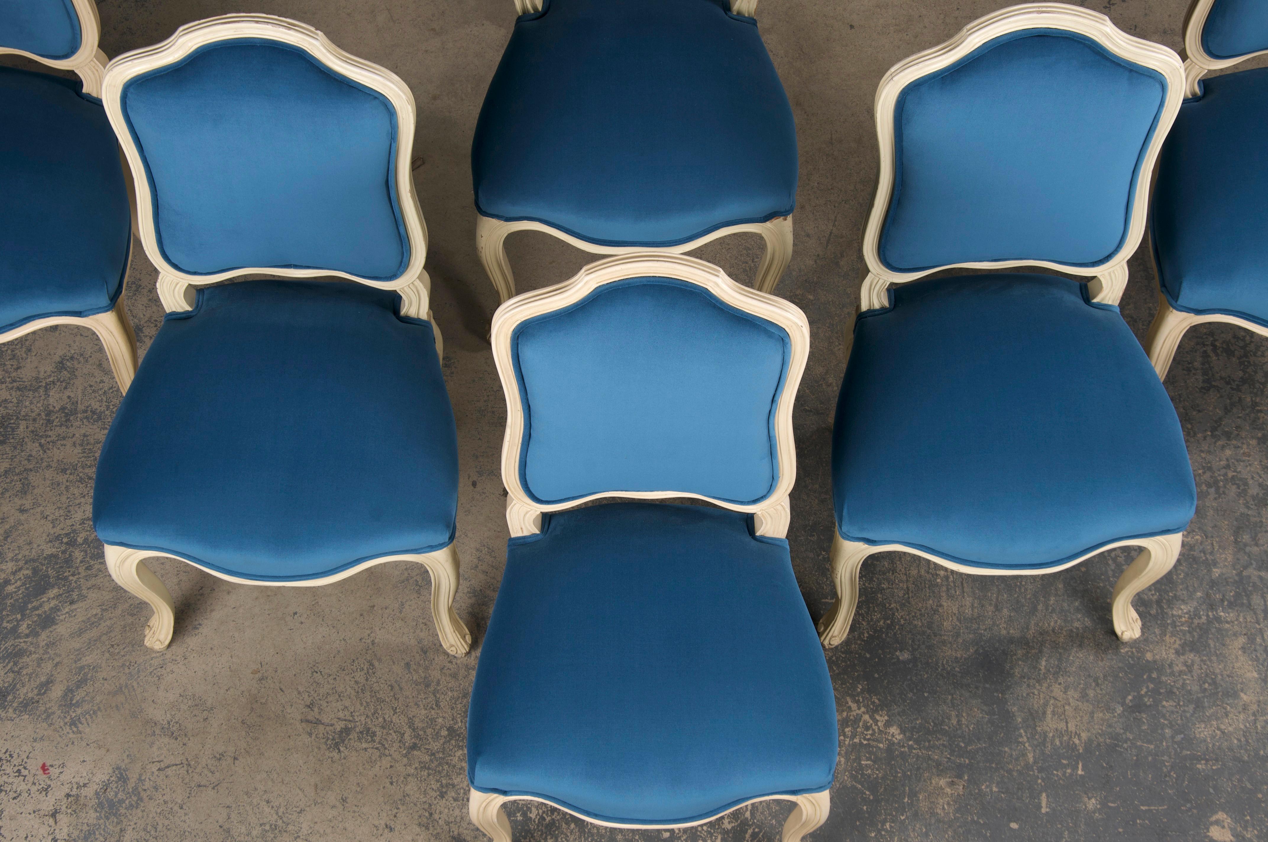 French Louis XV Style Painted Dining Chairs W/ Blue Velvet - Set of 6 In Good Condition For Sale In Astoria, NY