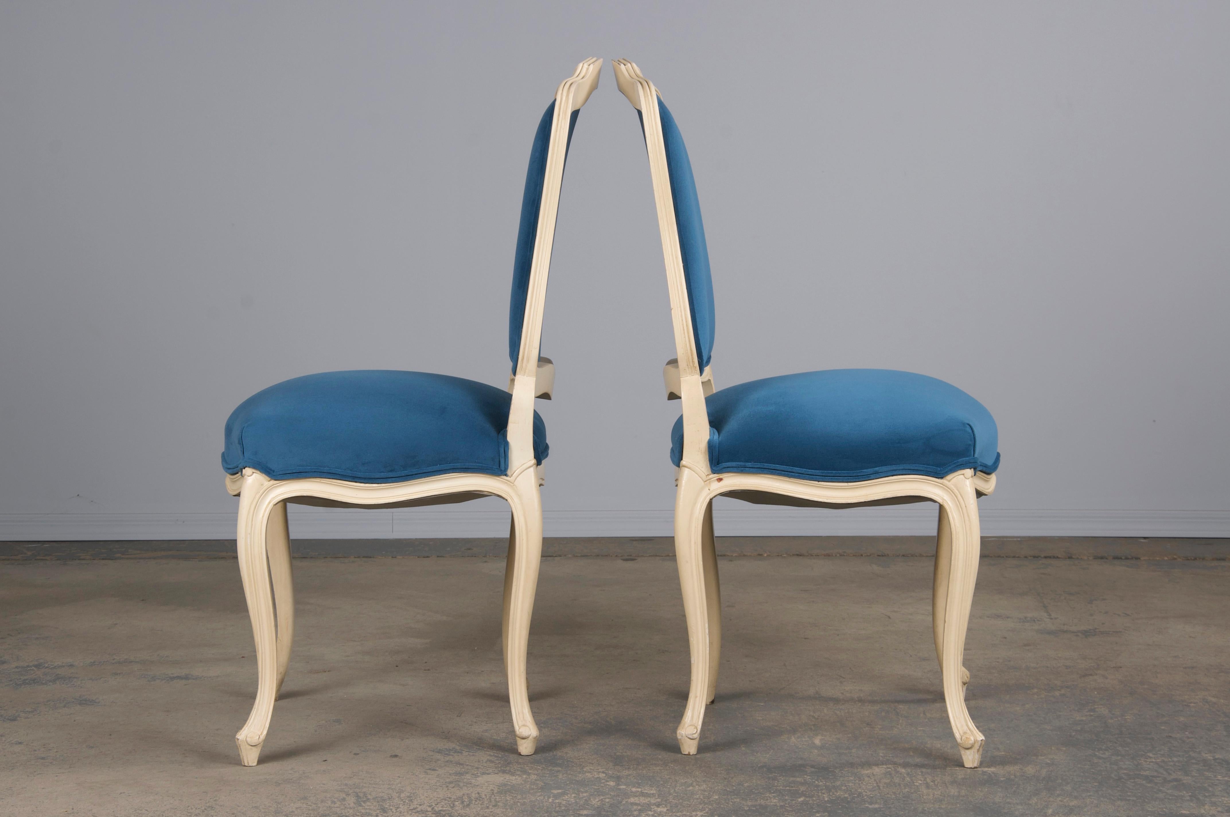French Louis XV Style Painted Dining Chairs W/ Blue Velvet - Set of 6 For Sale 4