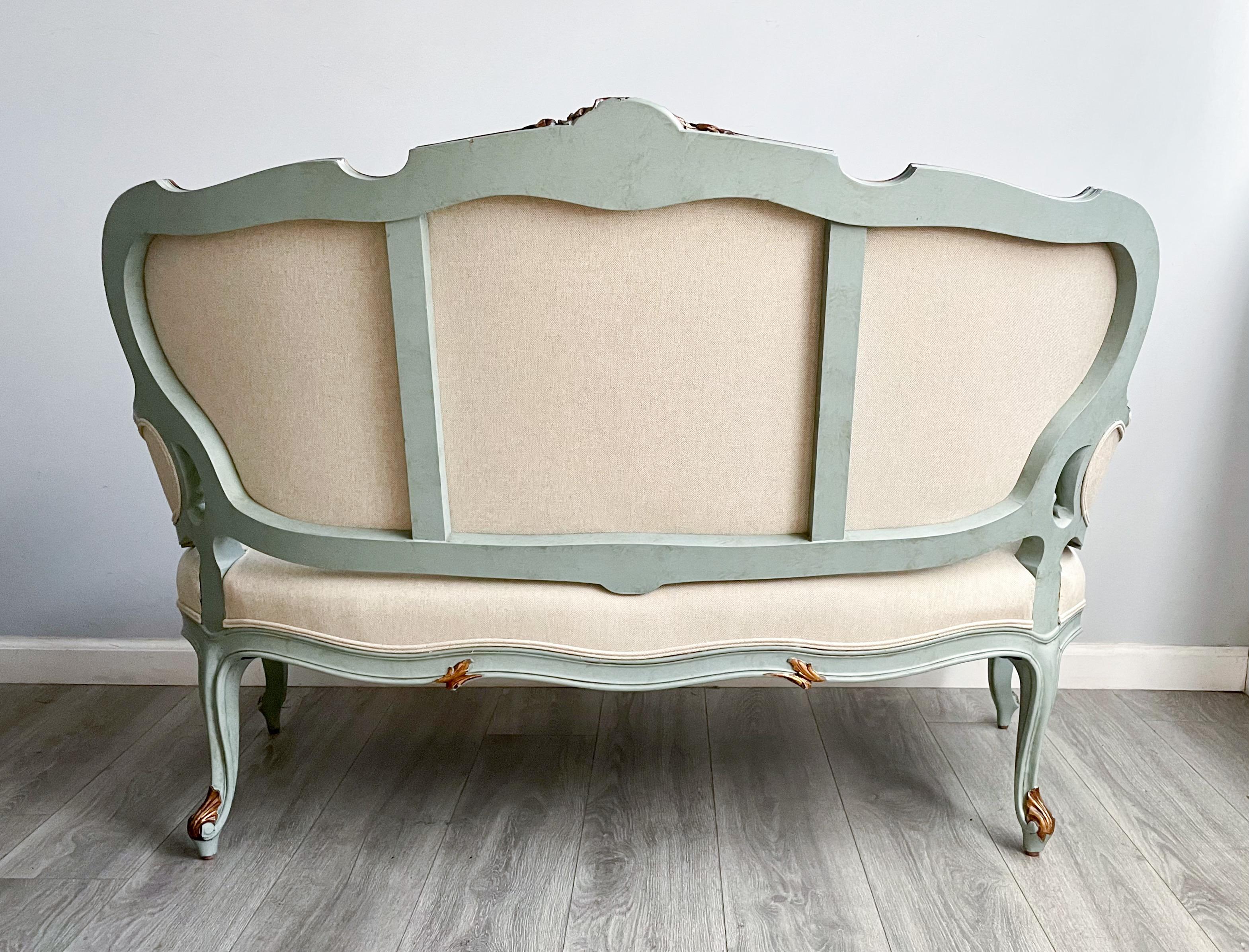 French Louis XV-Style Painted Settee In Good Condition In Los Angeles, CA