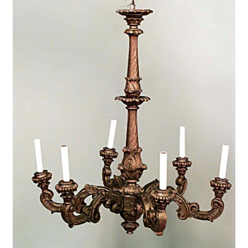 Lampadario a 6 bracci in legno dipinto d'oro in stile Luigi XV (XX secolo).