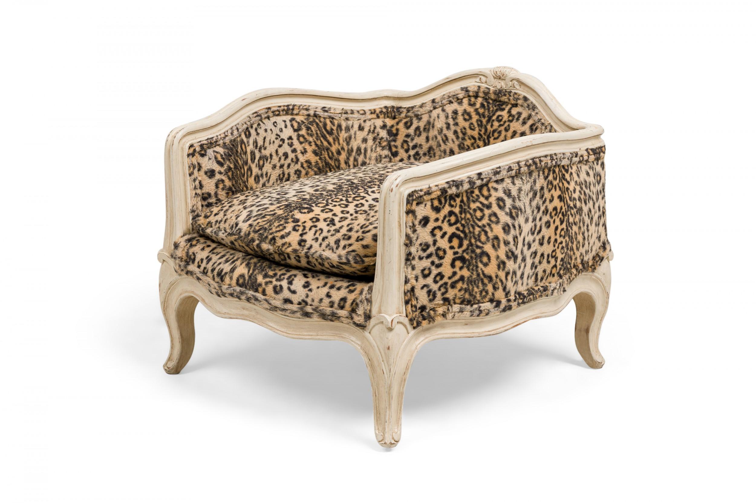 French Louis XV-style (19th Century) miniature bergere chair usable as a child's chair or pet bed, with a painted white shaped carved frame with low backrest, acanthus crest and squat cabriole legs, upholstered in a leopard print fabric with