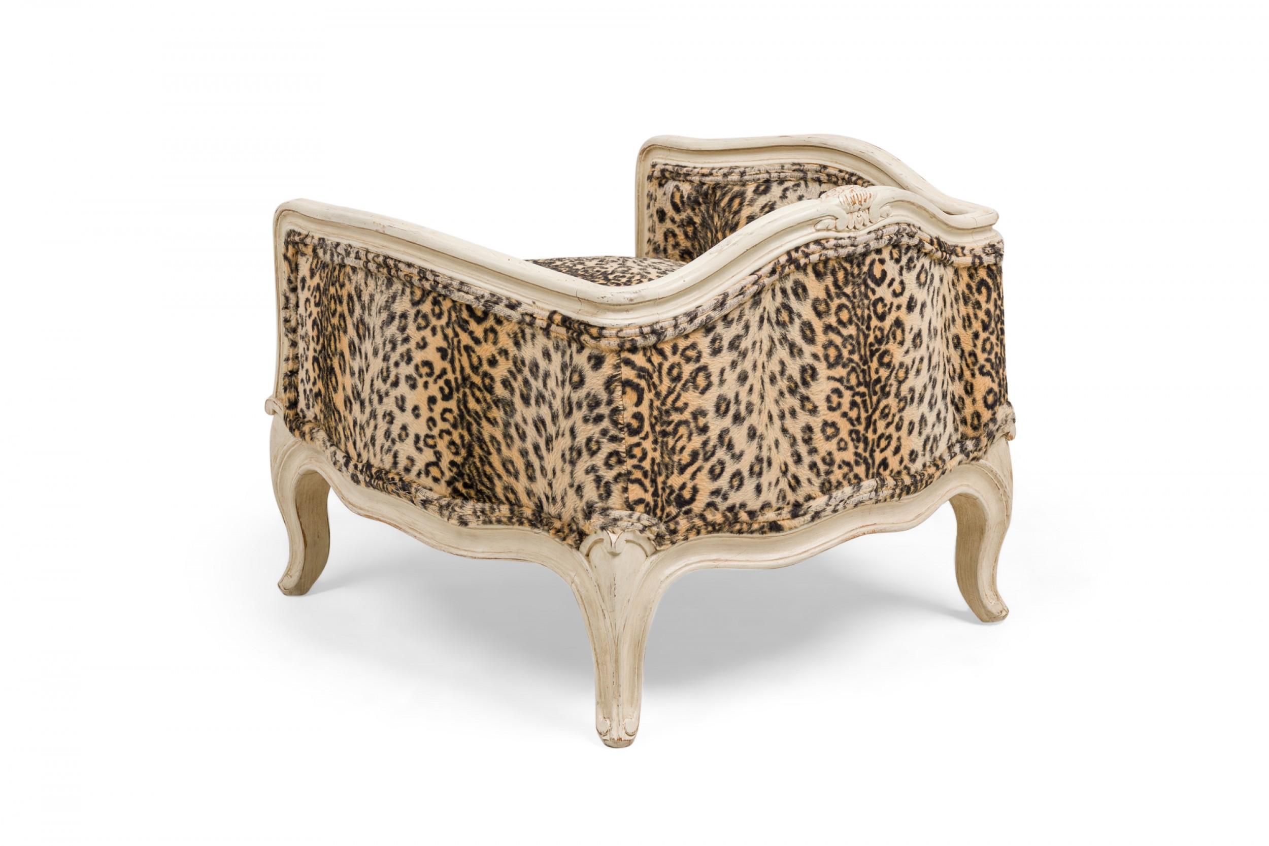 French Louis XV-Style Painted Wood Leopard Print Upholstered Pet Bed In Good Condition For Sale In Queens, NY
