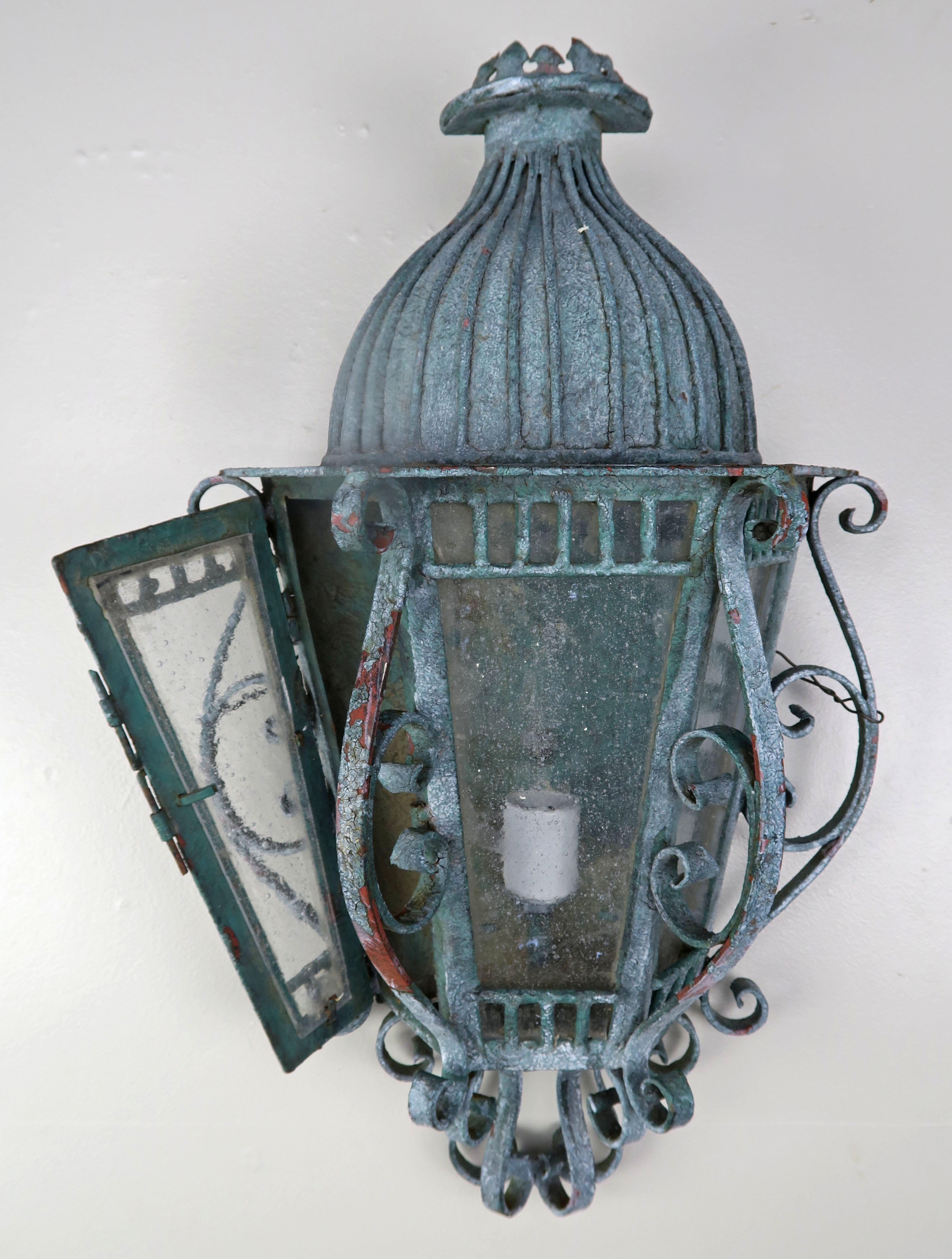 French Louis XV Style Painted Wrought Iron Lantern Sconces, Pair In Distressed Condition In Los Angeles, CA