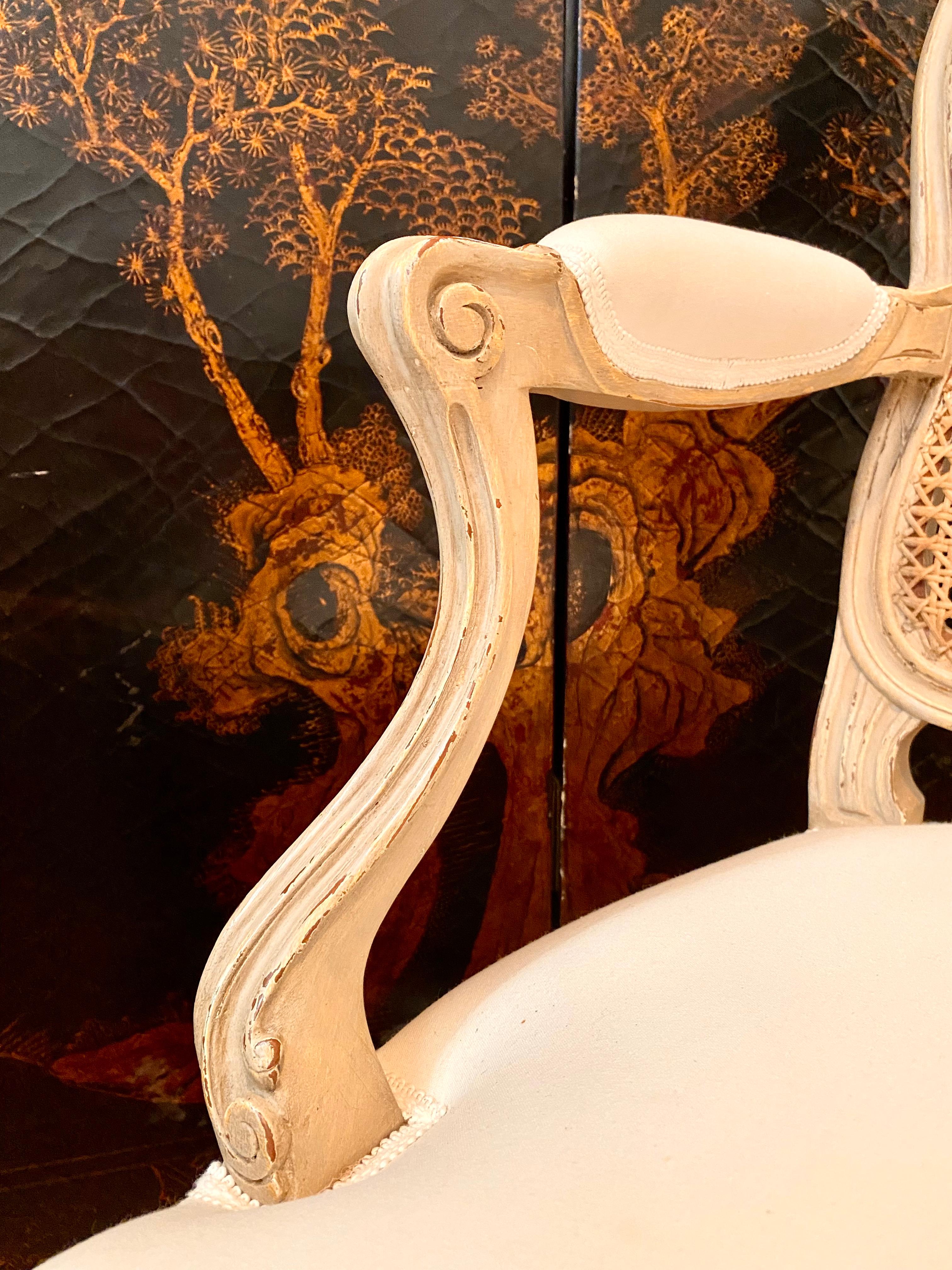 Paar Sessel im Louis-XV-Stil, Sitzlehne aus Rohr, 6 verfügbar im Angebot 4
