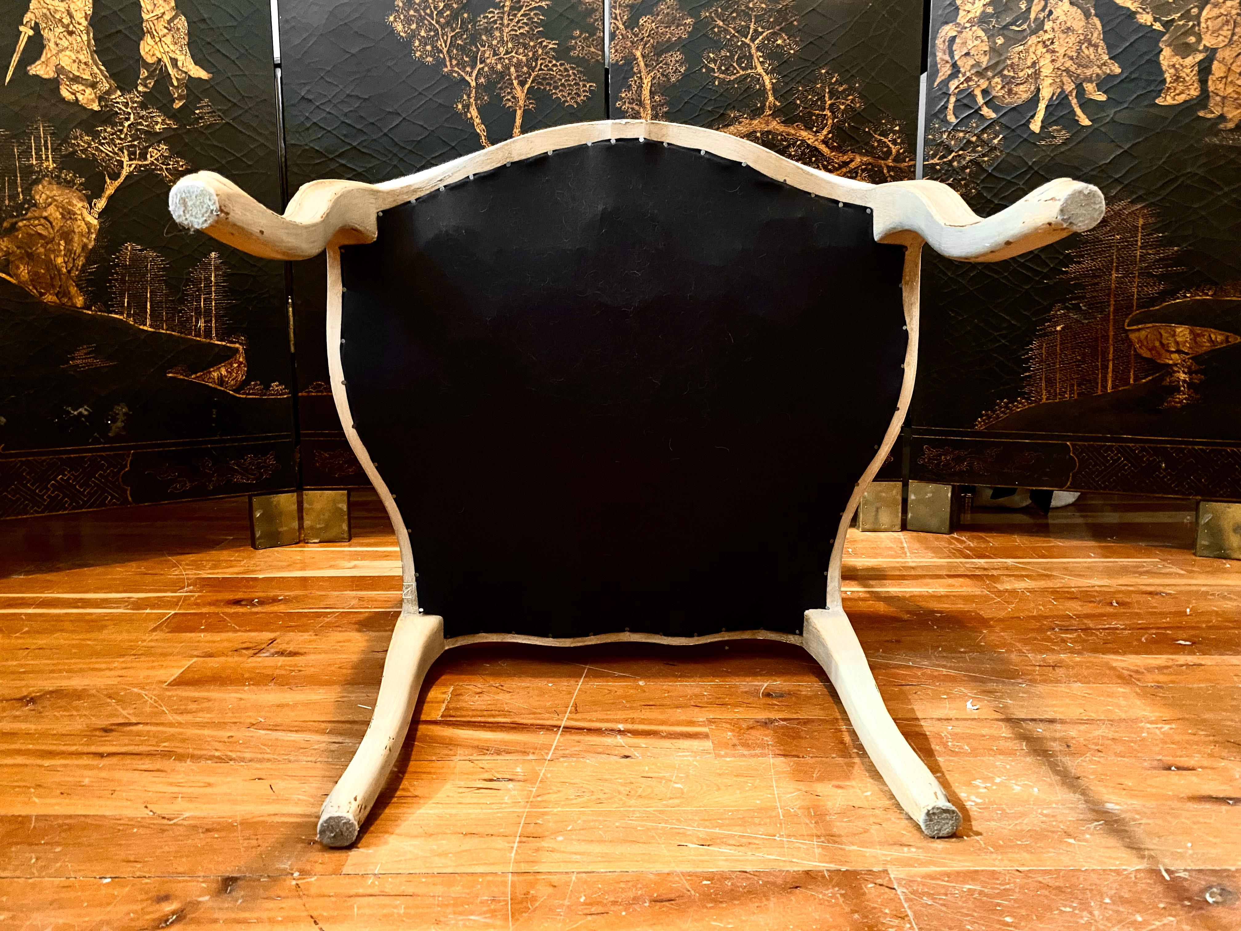Paire de fauteuils français de style Louis XV, dossier canné, 6 articles disponibles en vente 12