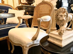 Paire de fauteuils français de style Louis XV, dossier canné, 6 articles disponibles
