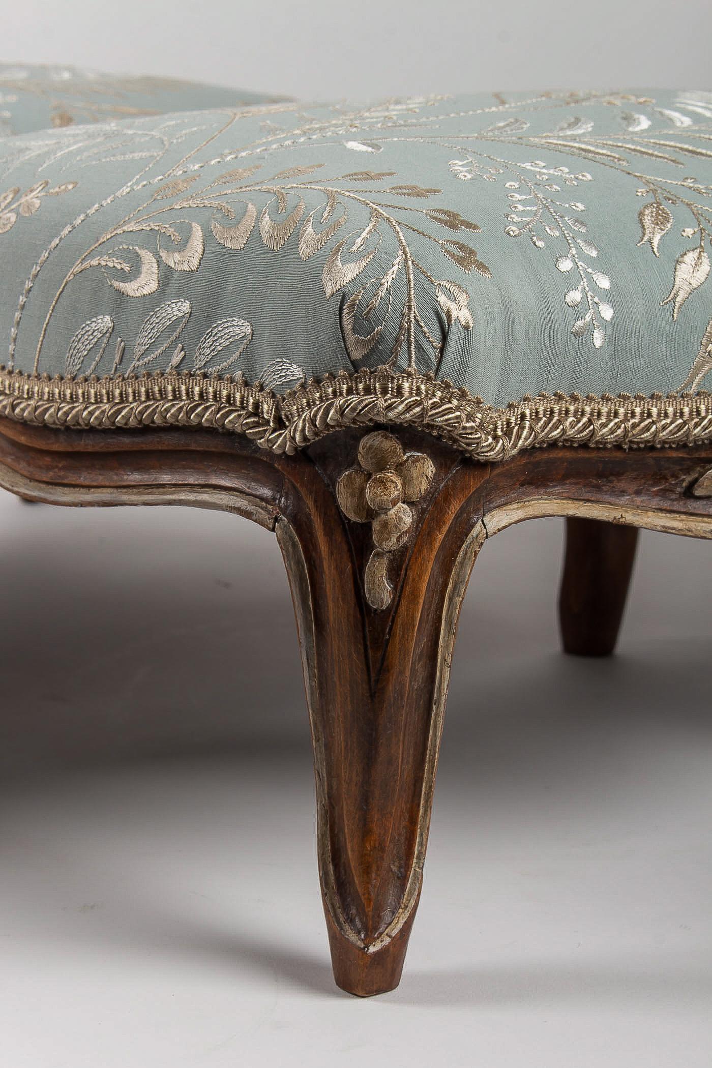 French Louis XV Style Pair of Carved Footstool, circa 1880 8