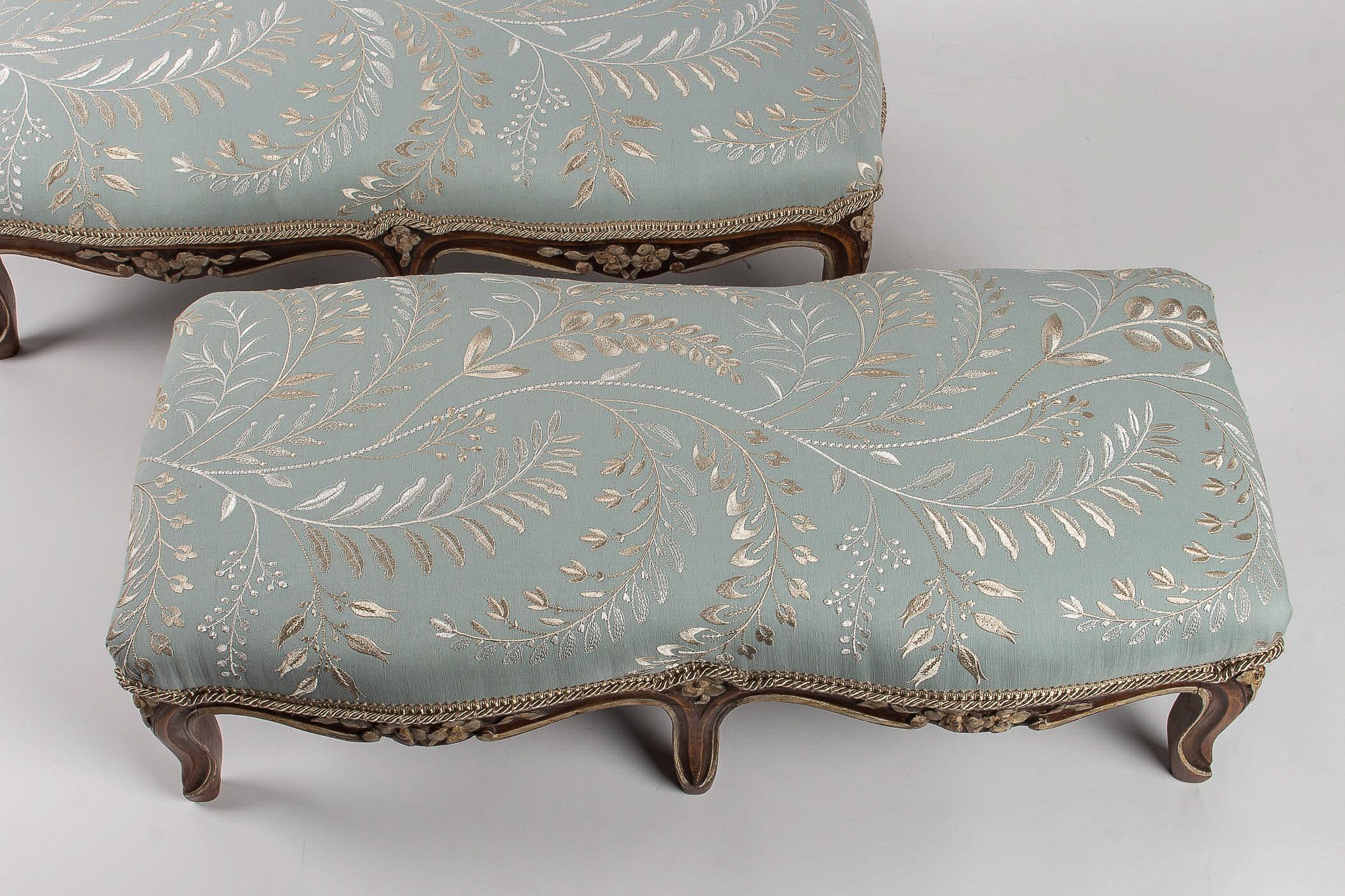 French Louis XV Style Pair of Carved Footstool, circa 1880 2