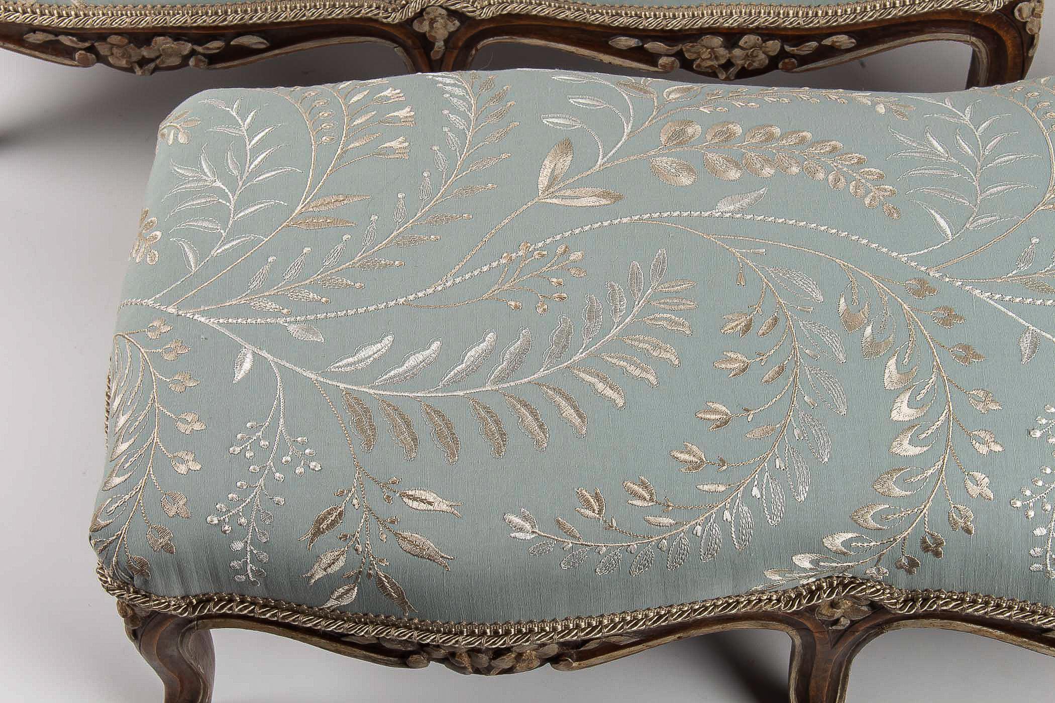 French Louis XV Style Pair of Carved Footstool, circa 1880 4