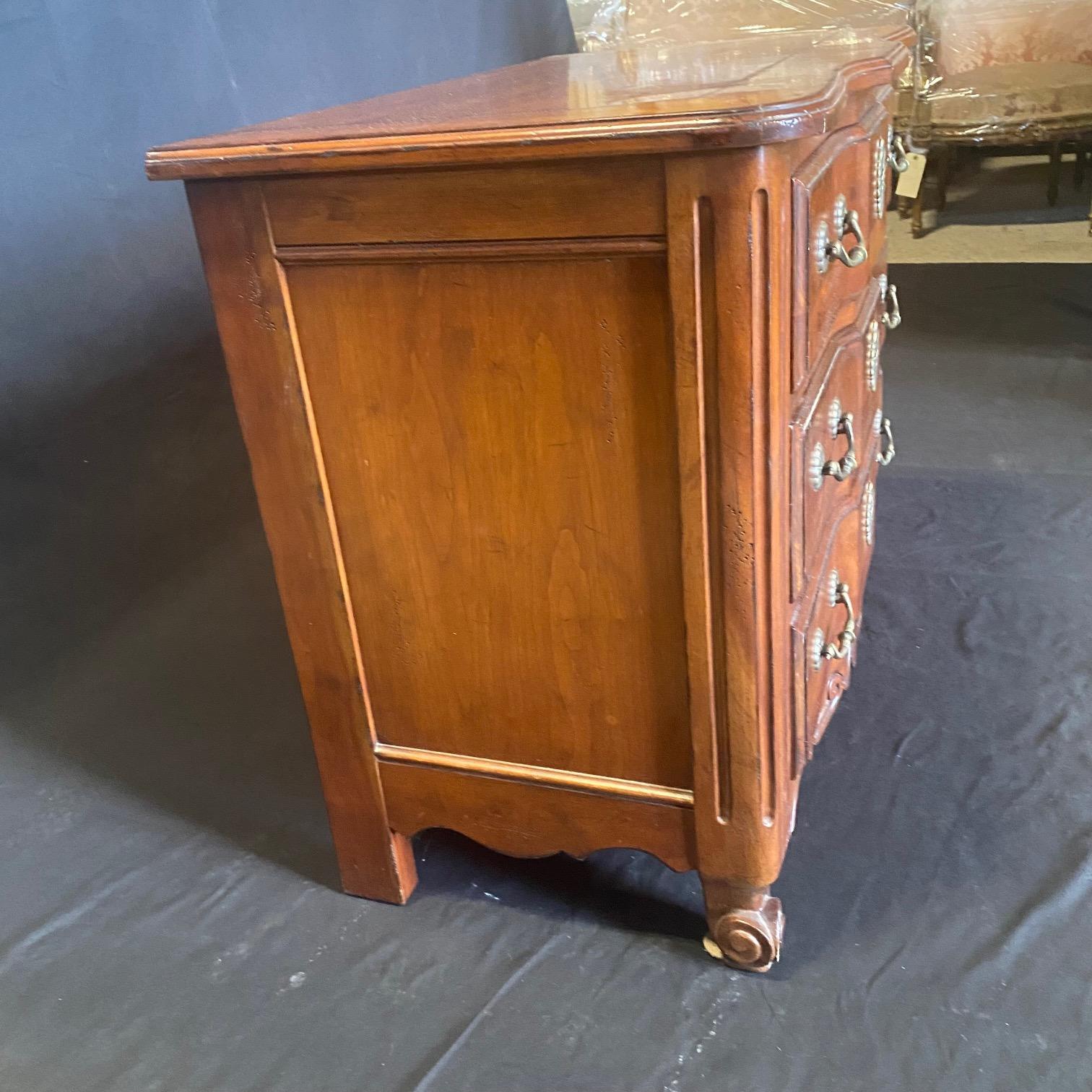 French Louis XV Style Pair of Drexel Heritage Commode Night Stands 4
