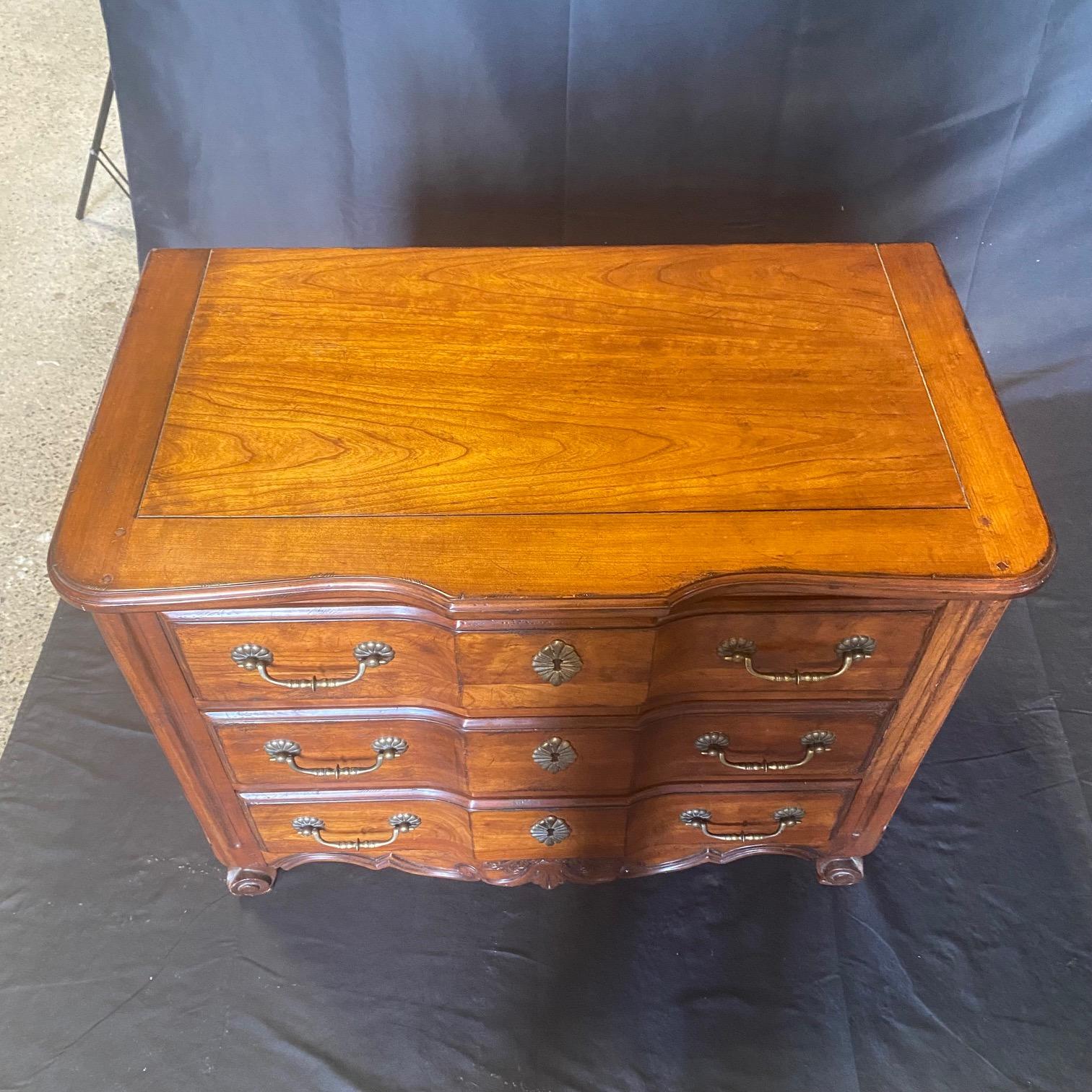 French Louis XV Style Pair of Drexel Heritage Commode Night Stands 3