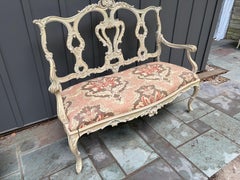 Magnifique banc de salon de style Louis XV à dossier ajouré, Dorothy Draper