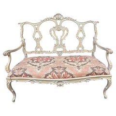 Magnifique banc de salon de style Louis XV à dossier ajouré, Dorothy Draper