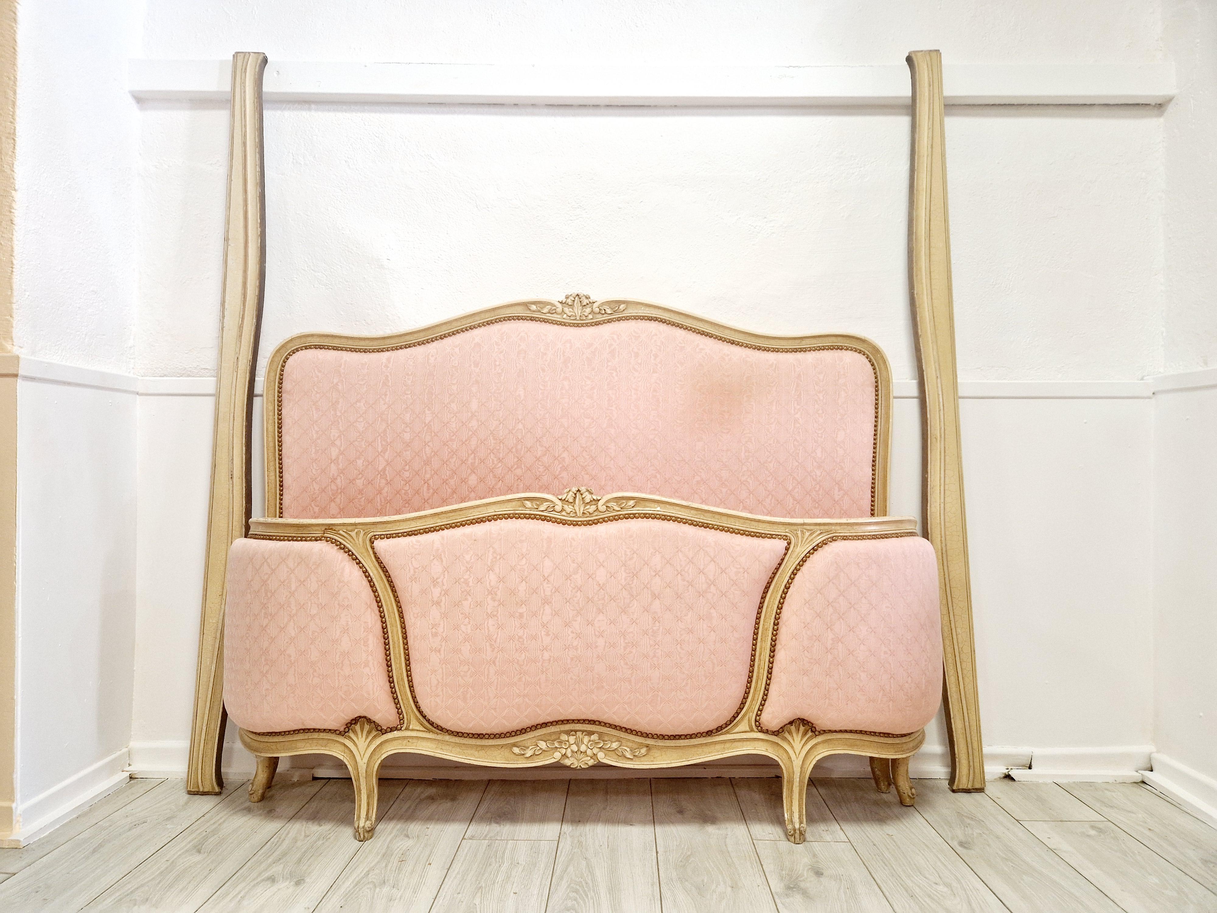 20ième siècle Lit Corbeille rose de style Louis XV français en vente