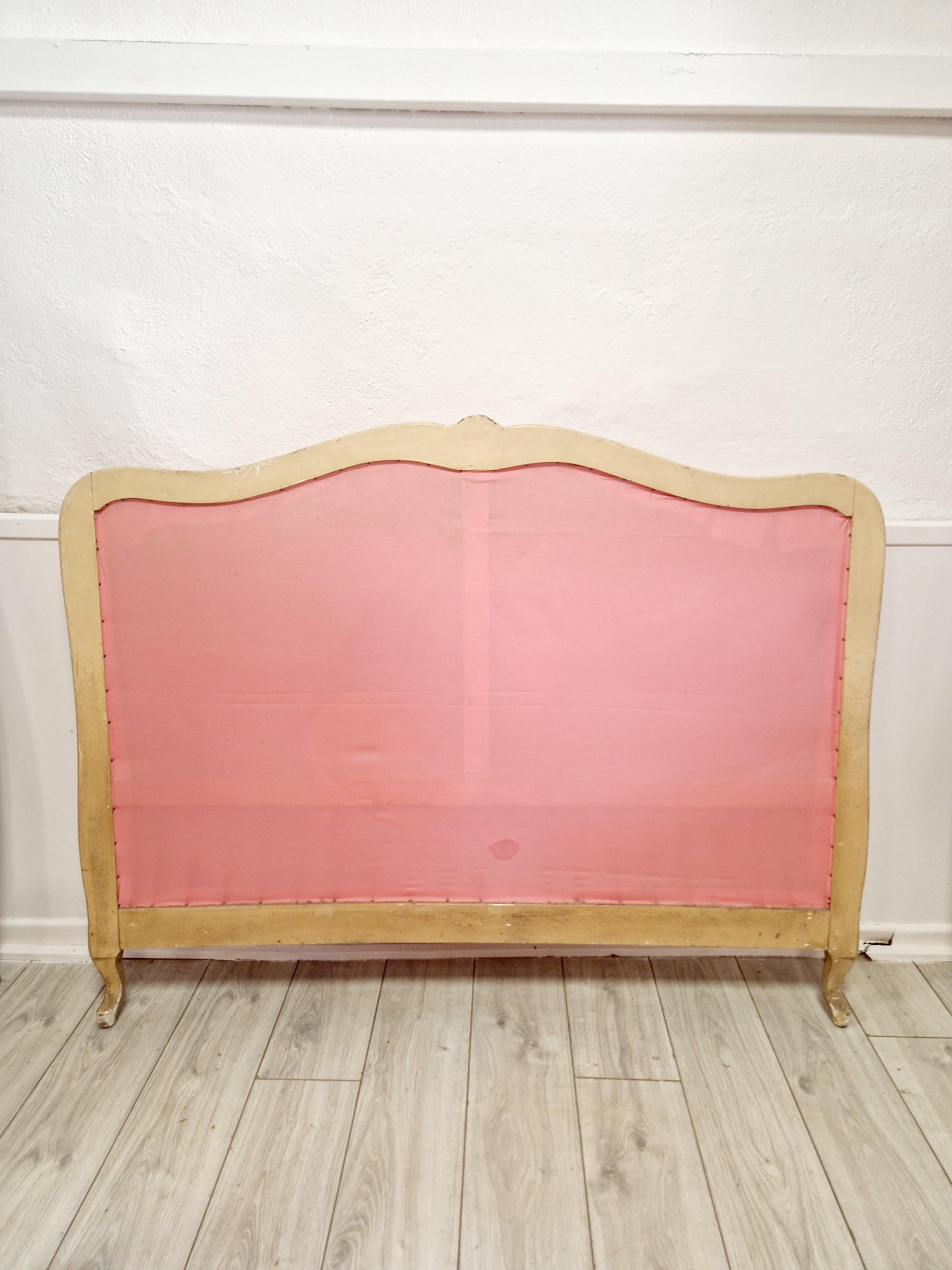 Lit Corbeille rose de style Louis XV français en vente 3