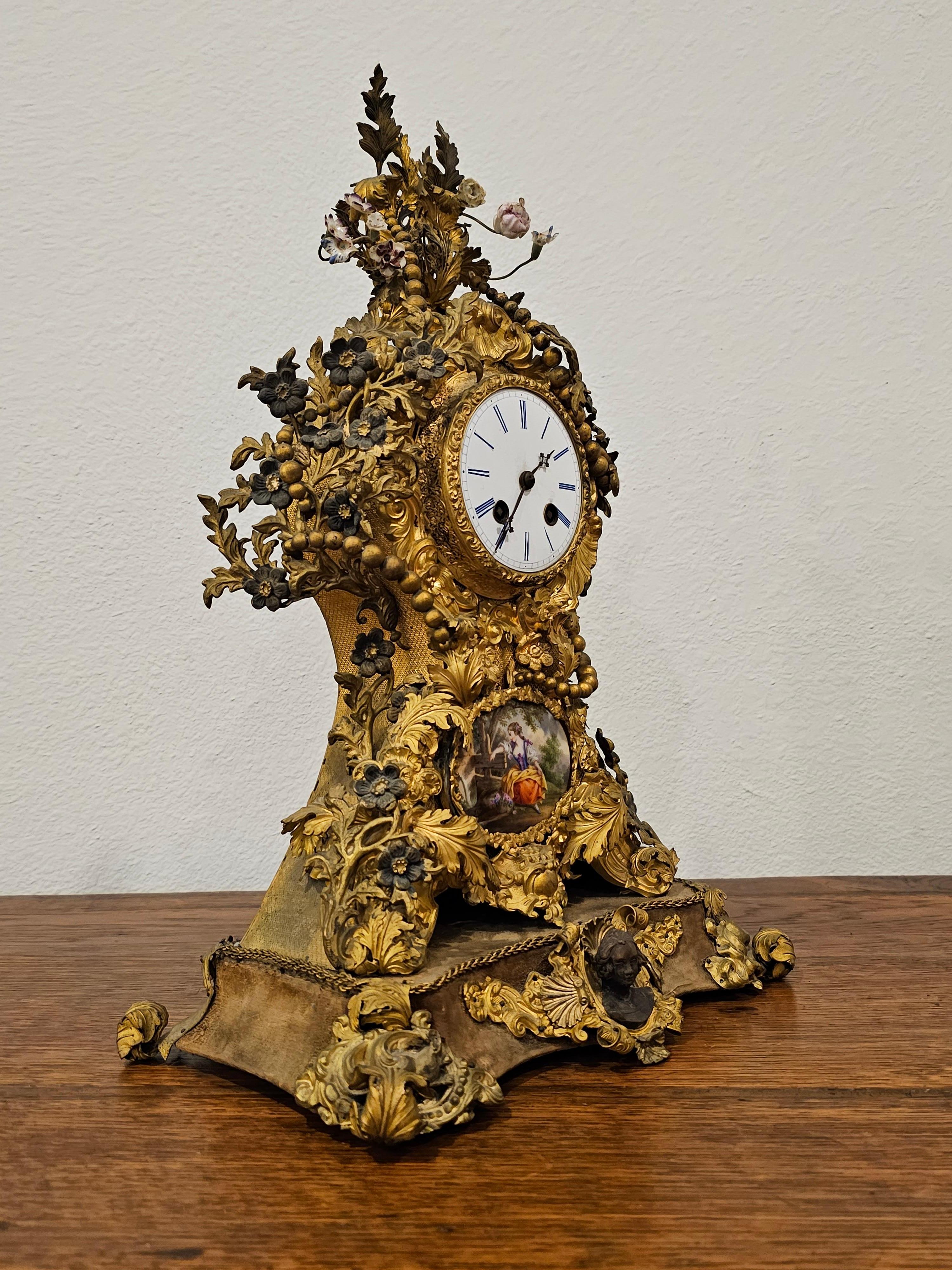 French Louis XV Style Porcelain Gilt Mixed Metal Mantel Clock In Good Condition For Sale In Forney, TX