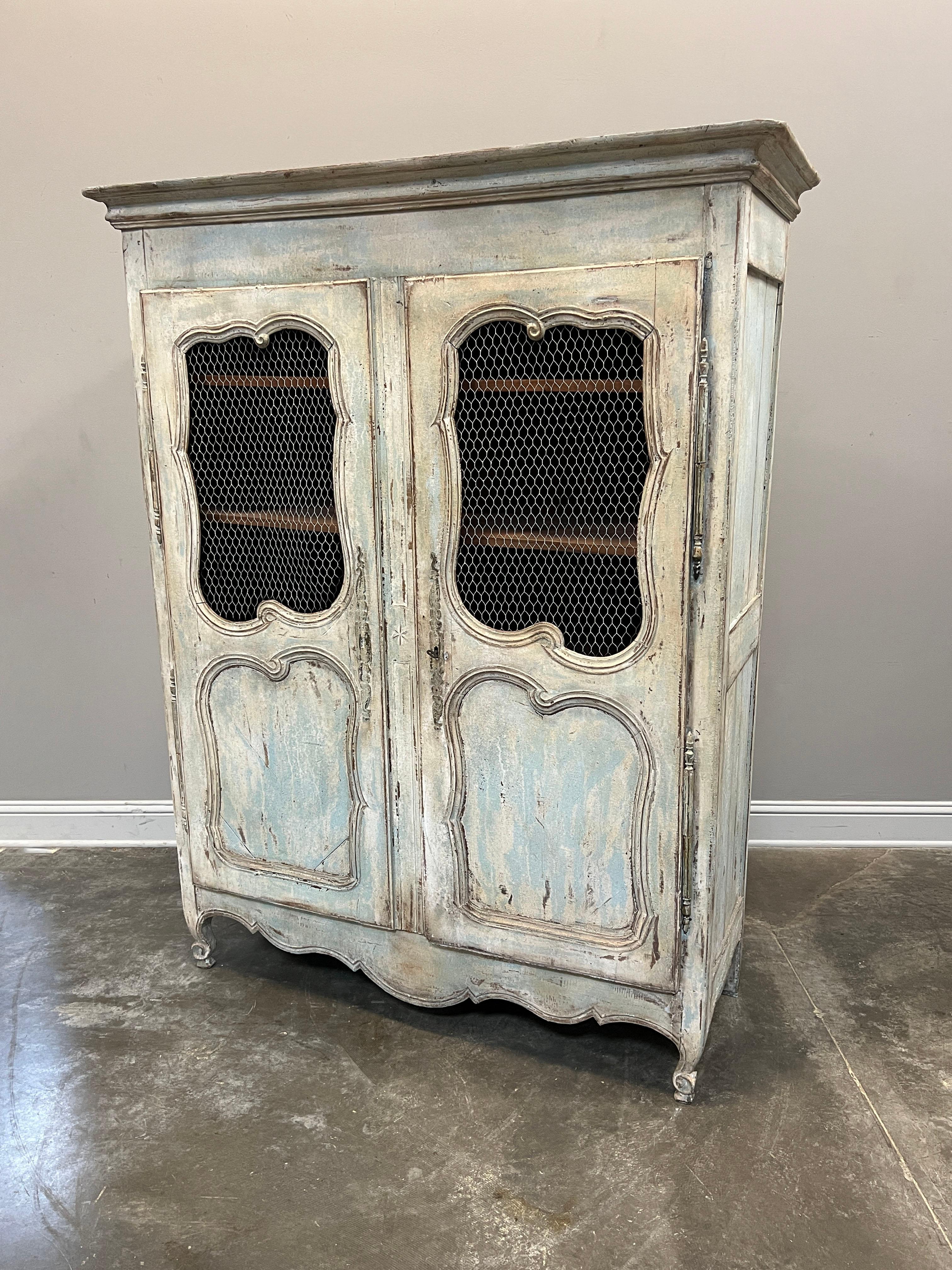 French Louis XV Style Provincial Painted Armoire In Good Condition For Sale In Houston, US