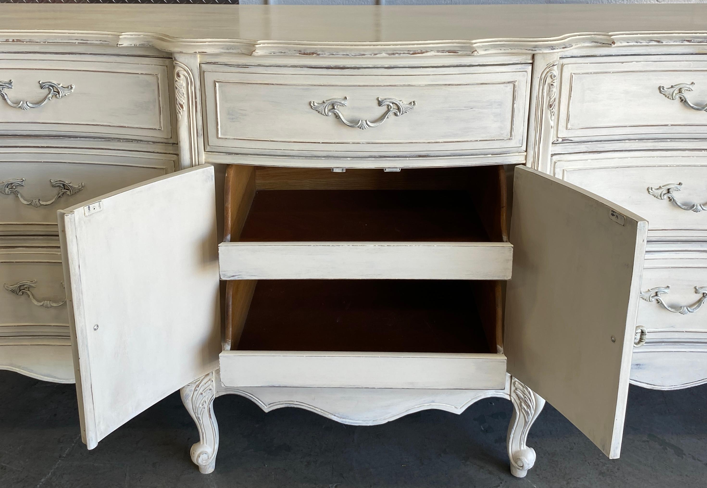 Französisches Sideboard im Louis XV-Stil, französisches bemaltes Buffet oder Enfilade (Eichenholz) im Angebot