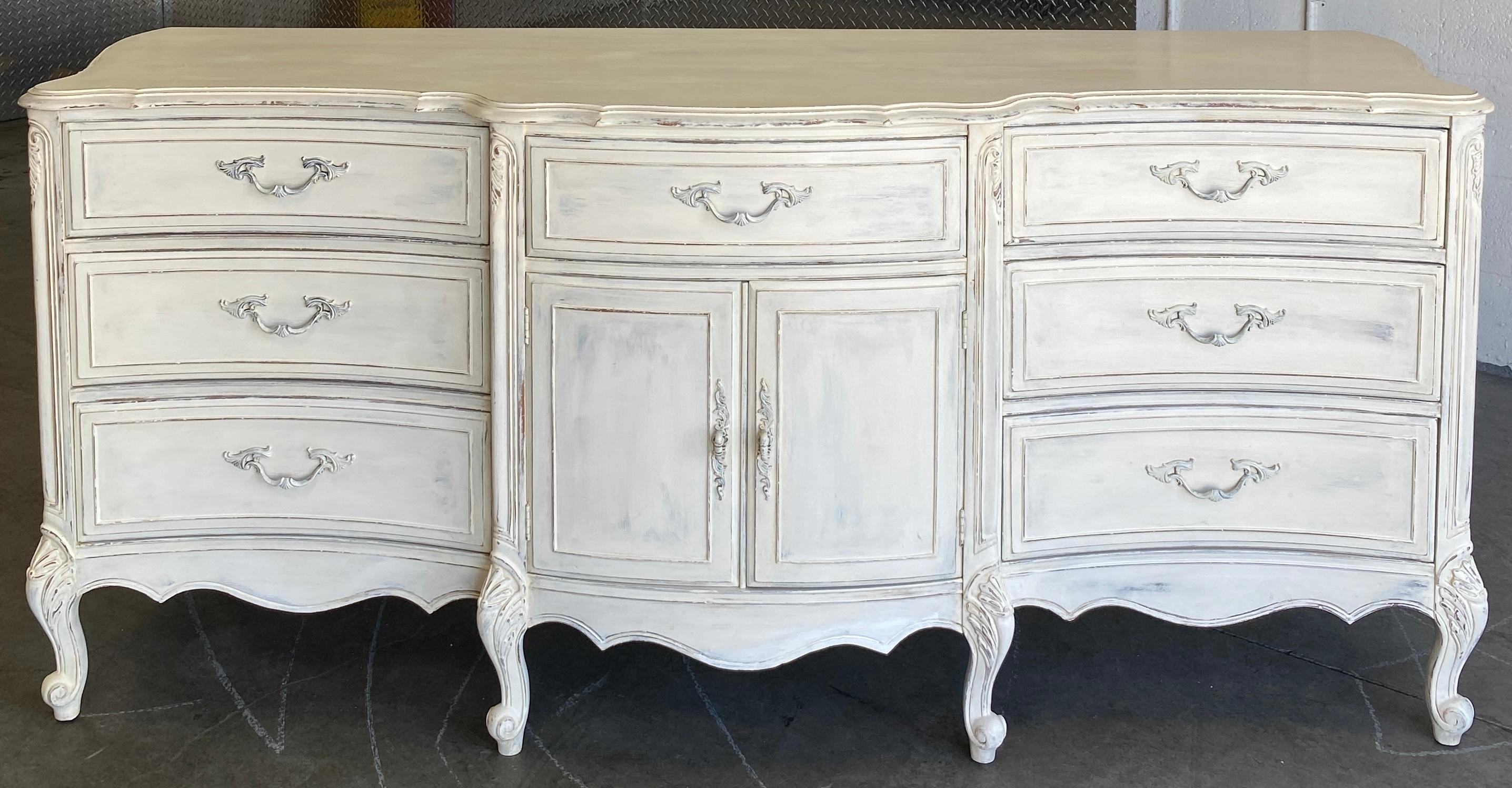 Französisches Sideboard im Louis XV-Stil, französisches bemaltes Buffet oder Enfilade im Angebot 1