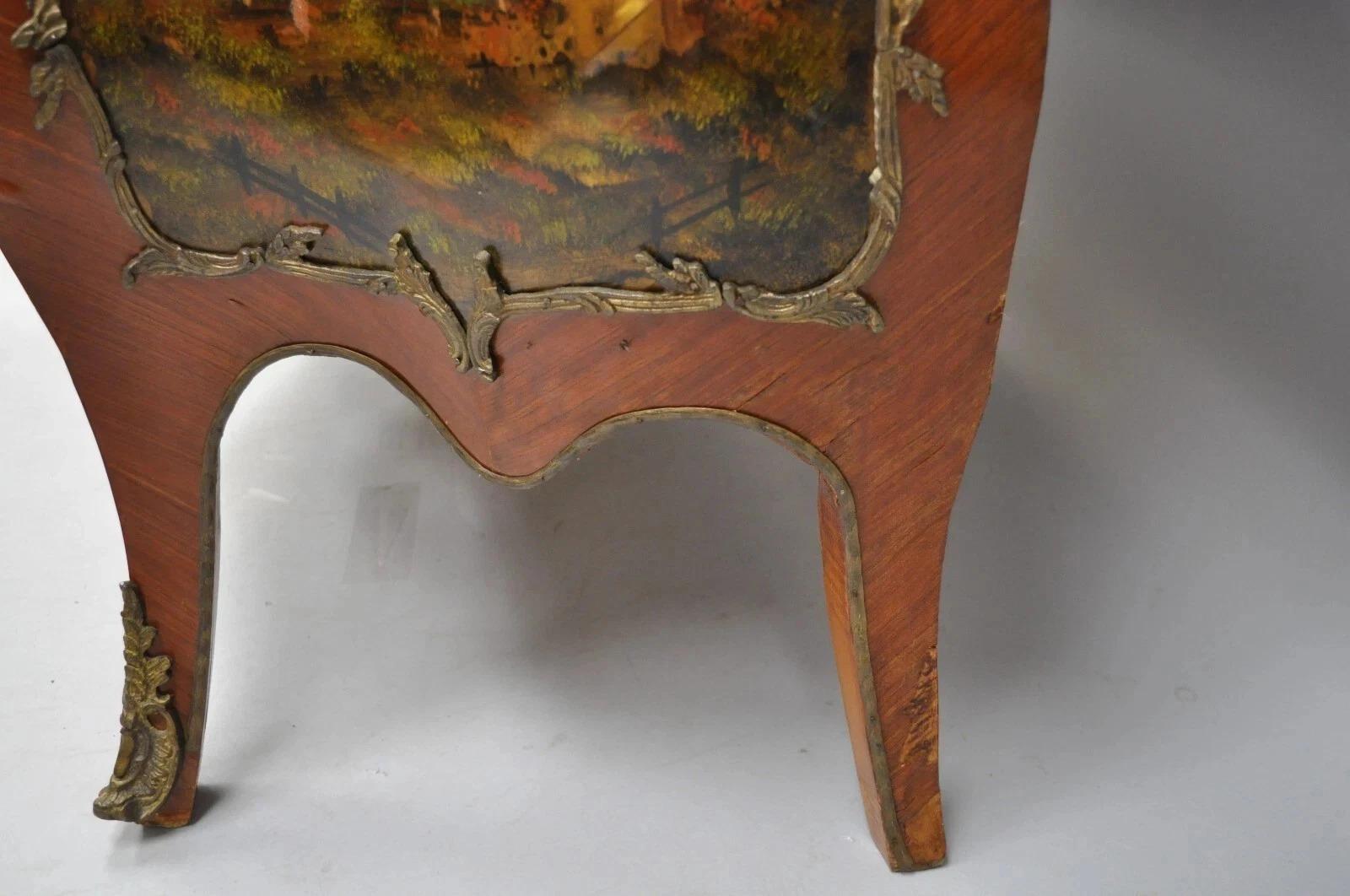 French Louis XV Style Reproduction Bombe Curio China Cabinet Vitrine with Bronze For Sale 4
