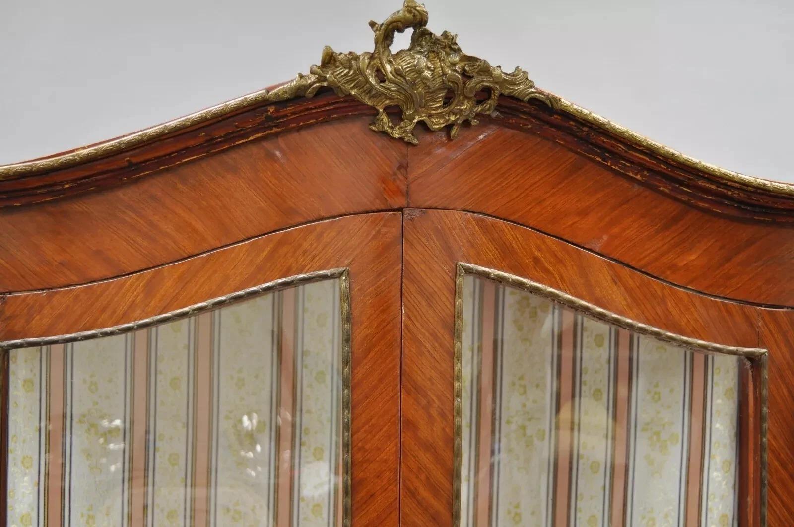 20th Century French Louis XV Style Reproduction Bombe Curio China Cabinet Vitrine with Bronze For Sale