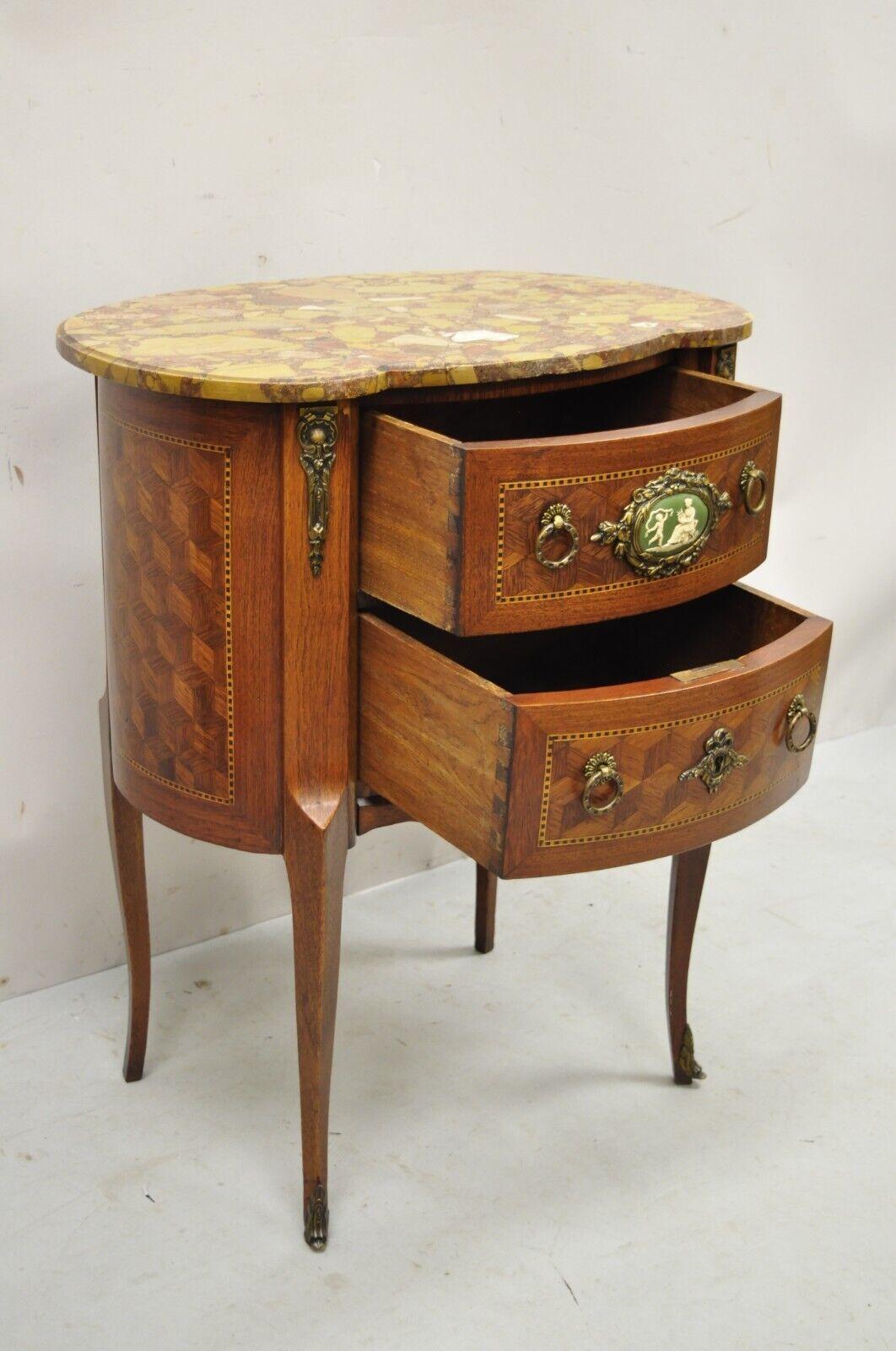 Table de nuit commode bombée de style Louis XV français avec plateau en marbre rouge en vente 7