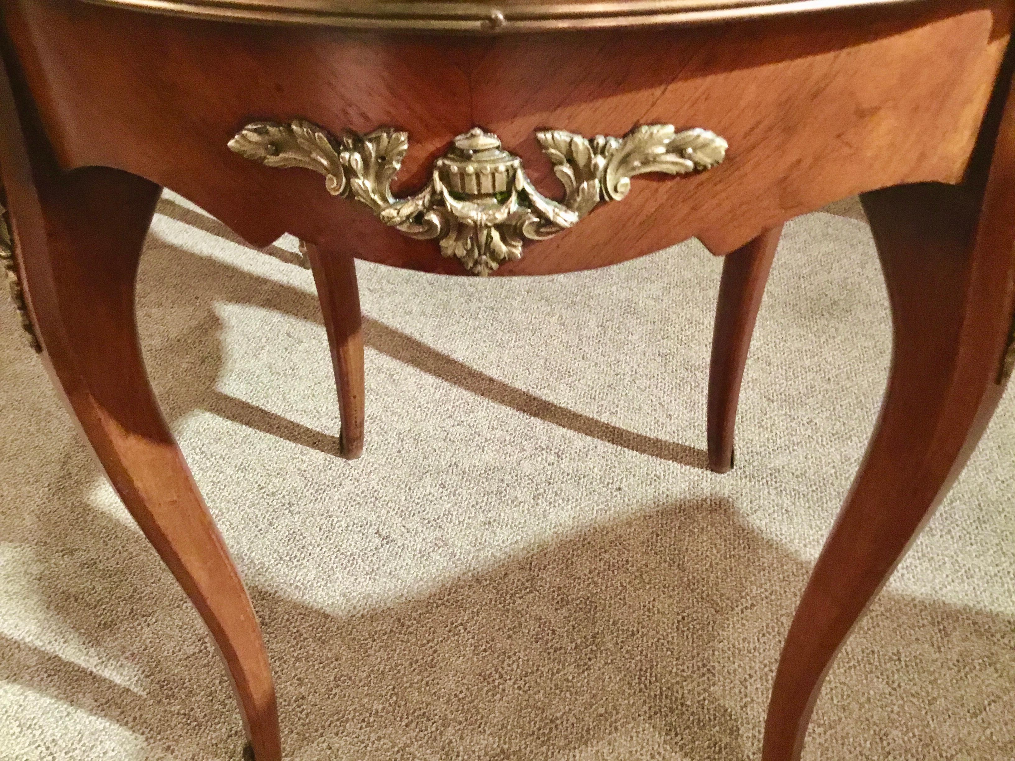 Louis XV marble top in pale golden hues. Mahogany with gilt bronze mounts
Having a cabriole leg ending in bronze sabots.


      
