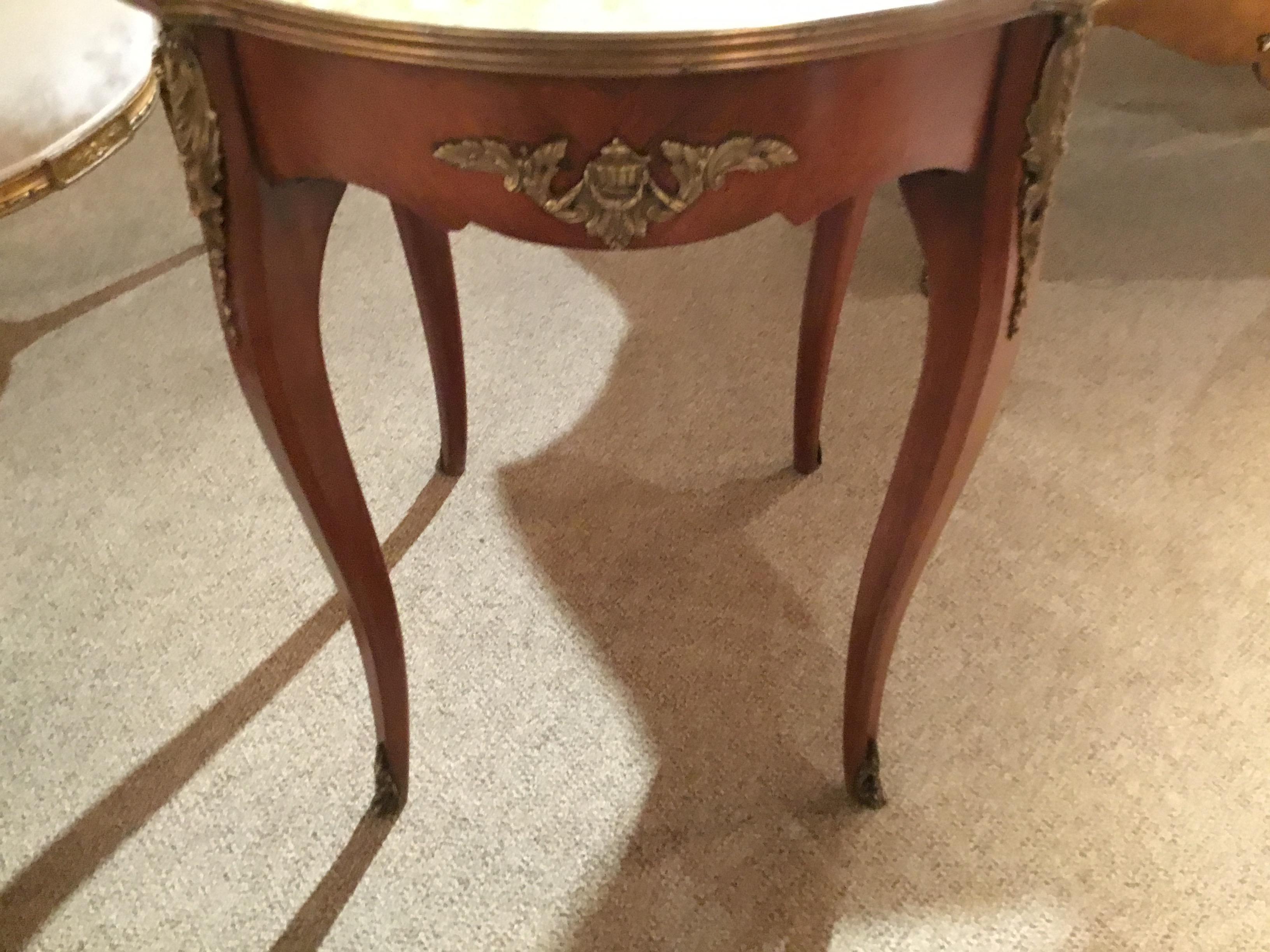 French Louis XV-Style Round Mahogany Marble-Top Table, 19th Century In Good Condition For Sale In Houston, TX