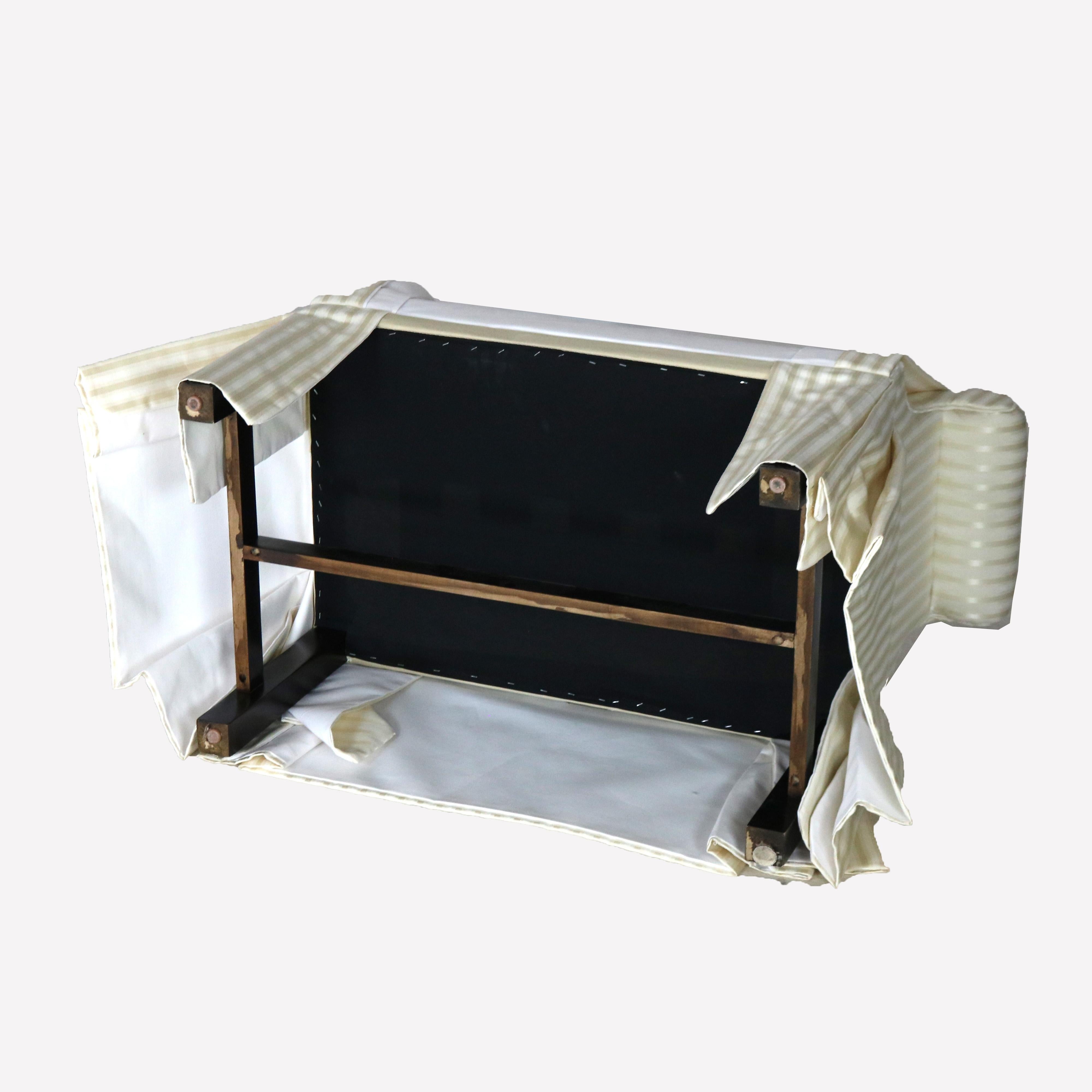 French Louis XV Style Scroll Arm & Skirted Boudoir Bench 20thC in vendita 4