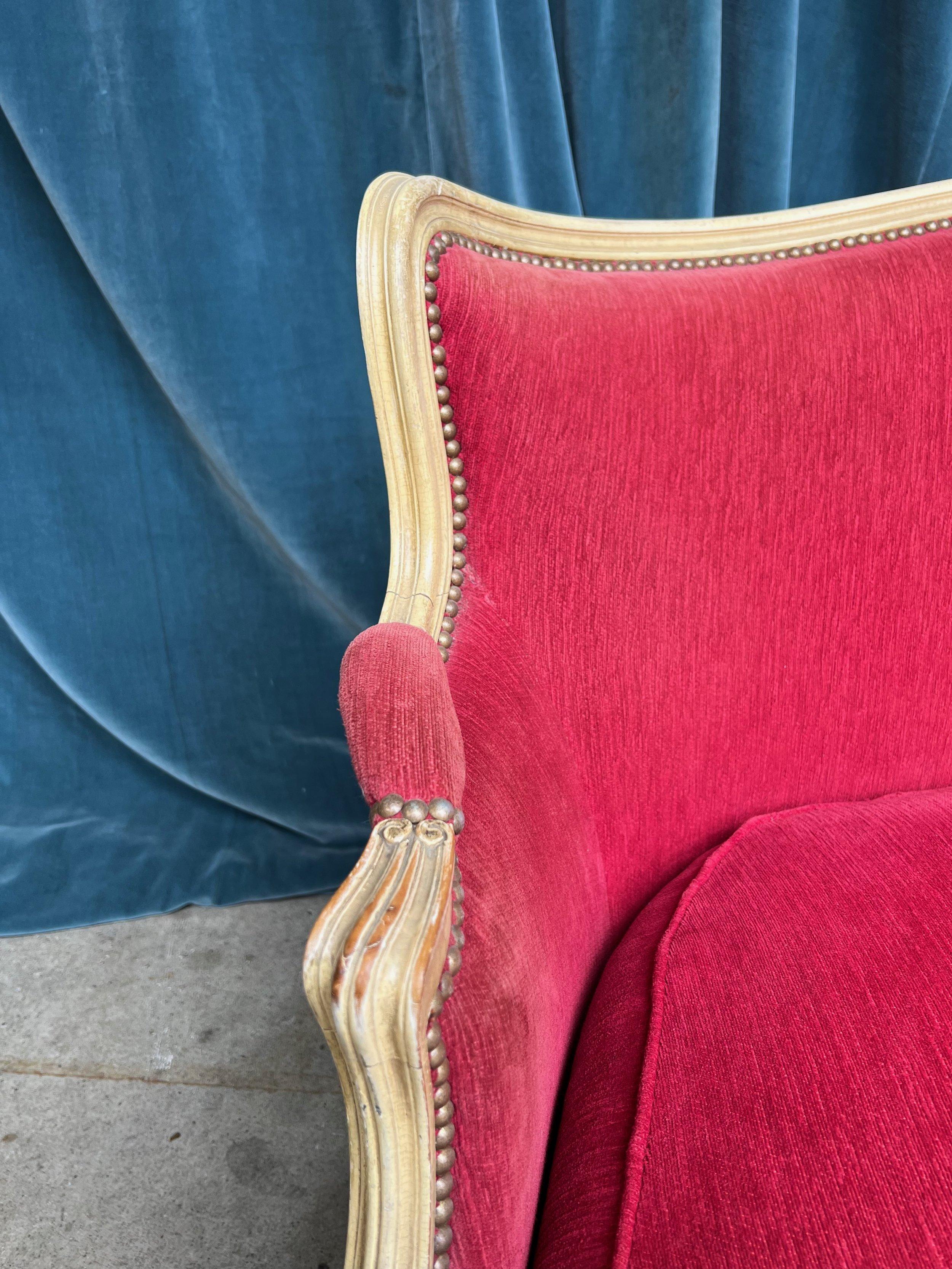 French Louis XV Style Settee in Red Velvet For Sale 2