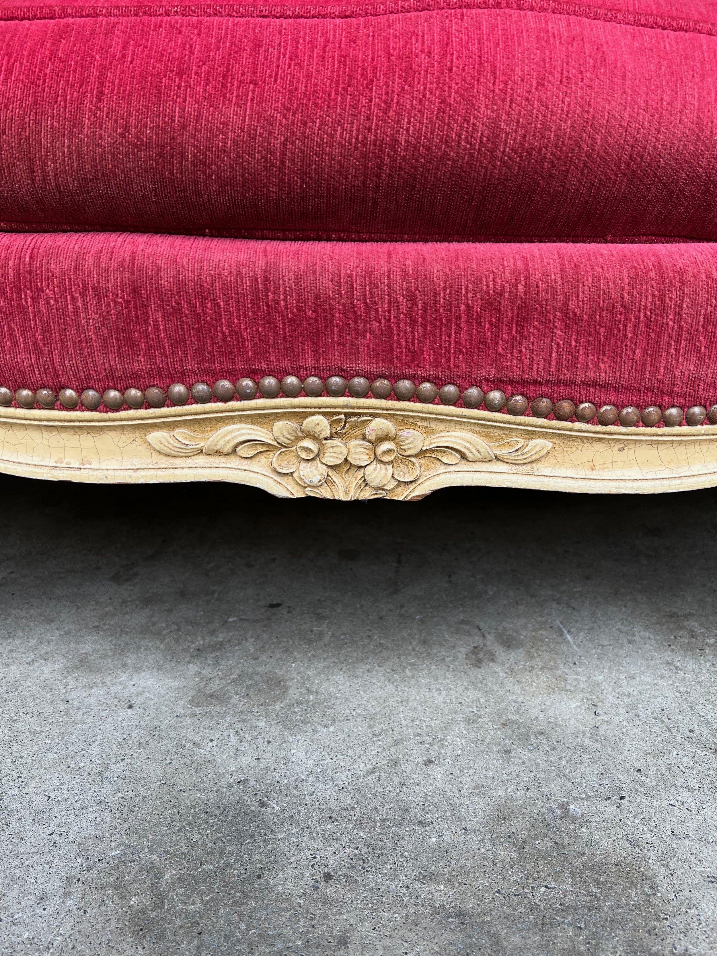 French Louis XV Style Settee in Red Velvet For Sale 4