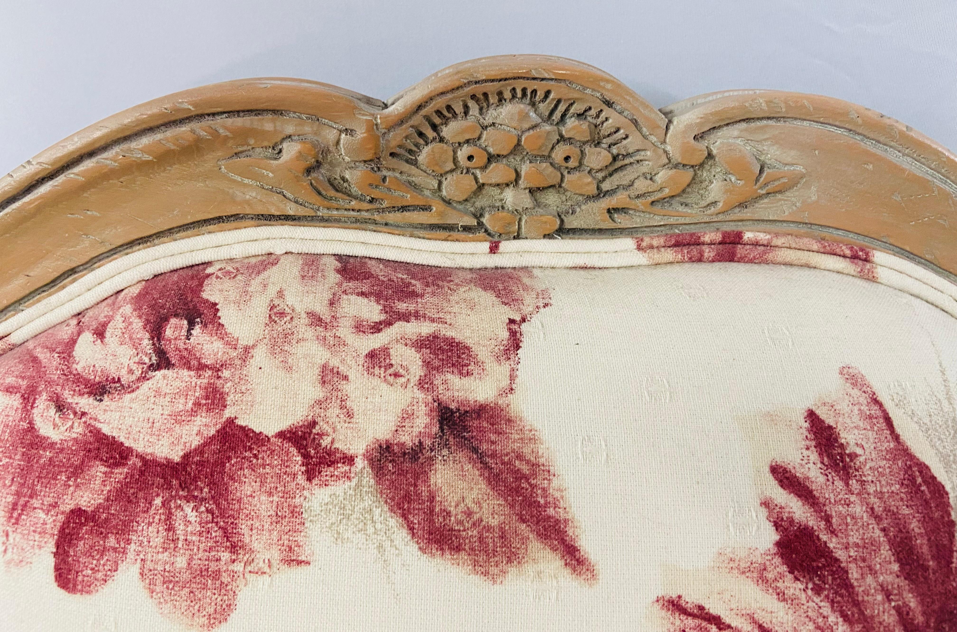 Settee oder Canape im Louis XV.-Stil mit floraler Polsterung in Rot und Weiß im Angebot 11