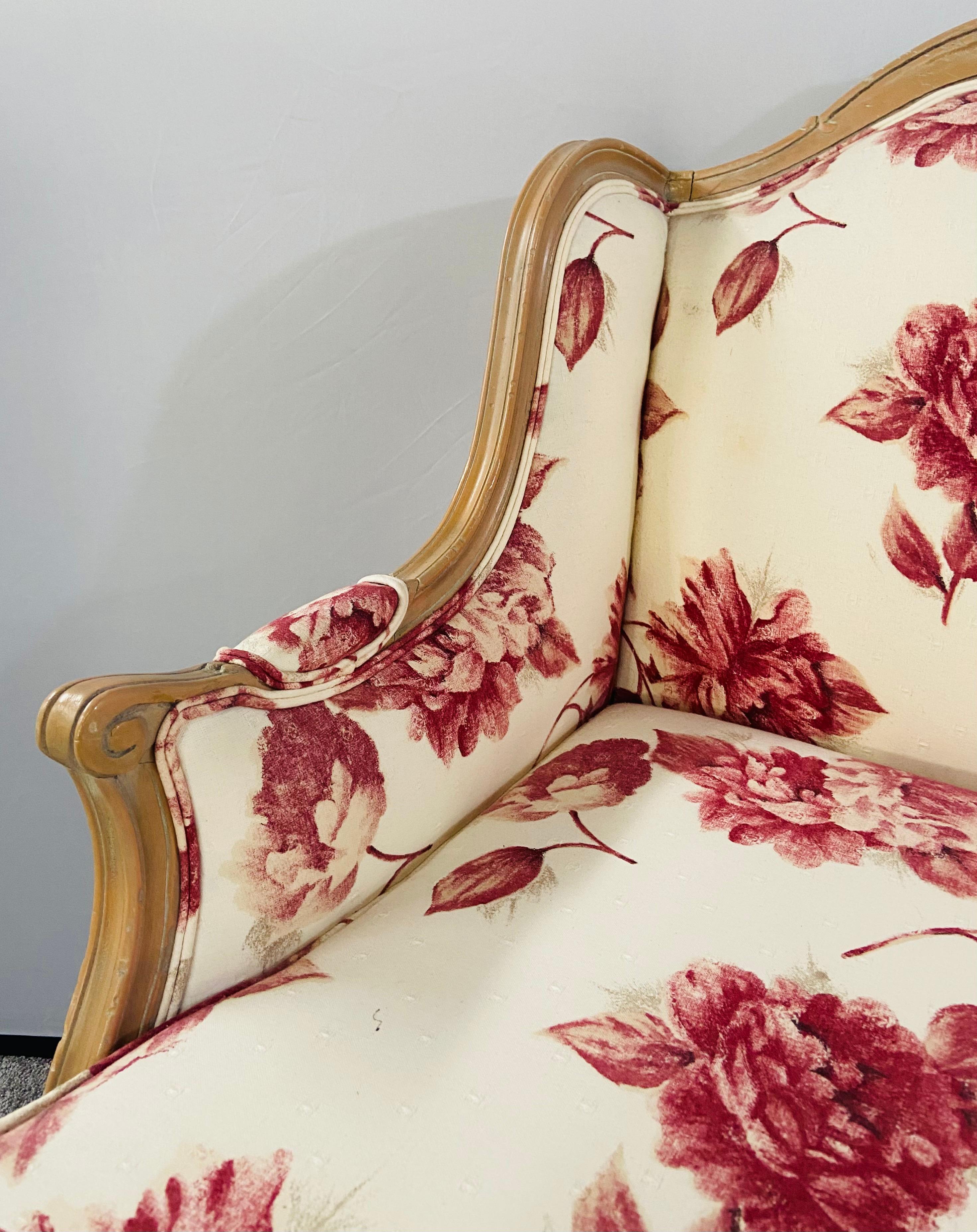 French Louis XV Style Settee or Canape with Floral Upholstery in Red & White For Sale 13