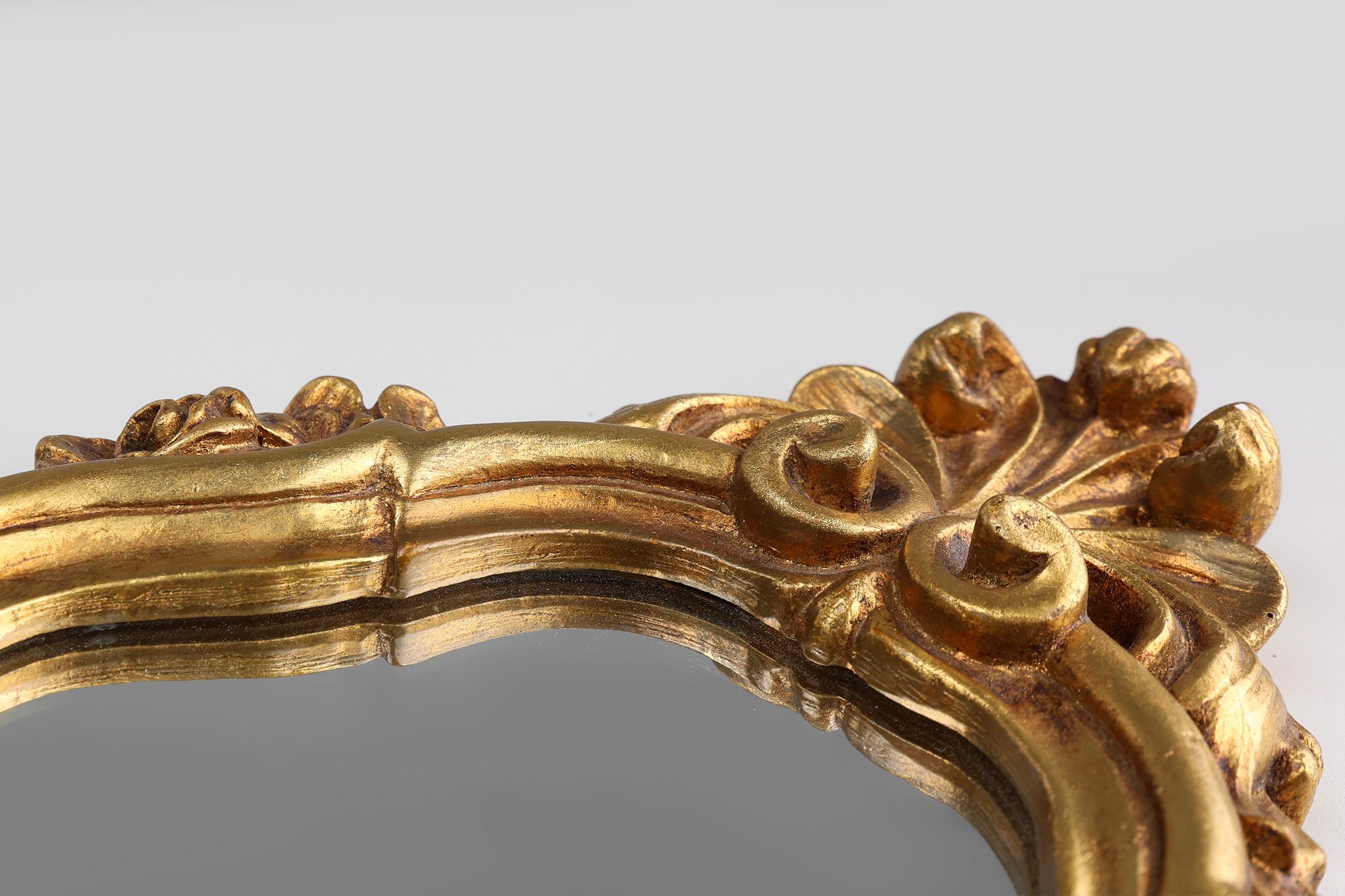 Espejo francés de concha estilo Luis XV en madera y escayola, Francia en venta 2