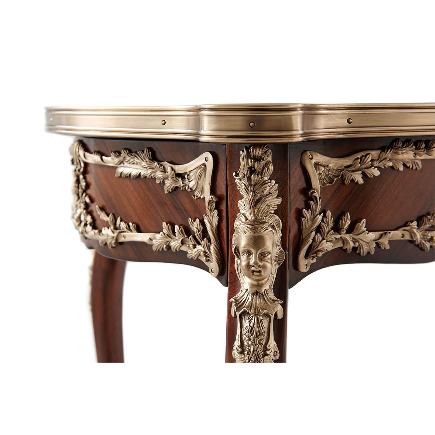 XXIe siècle et contemporain Table d'appoint française de style Louis XV en vente