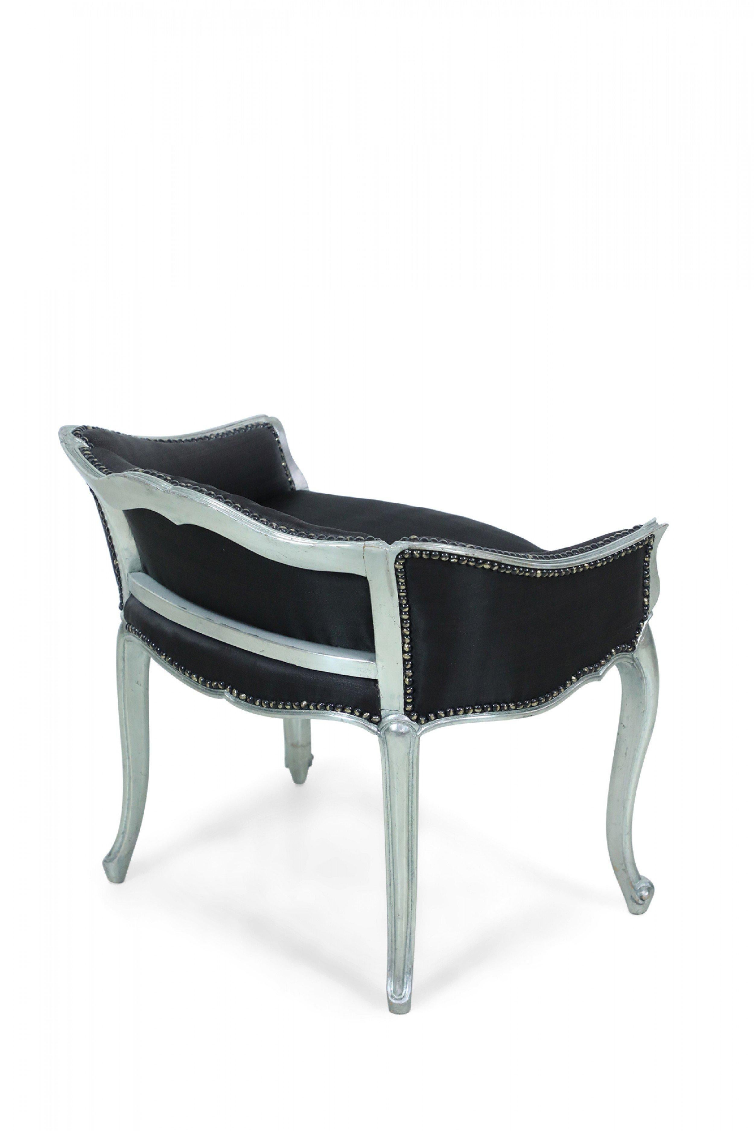 Chaise de coiffeuse française de style Louis XV à dossier bas argenté en vente 5