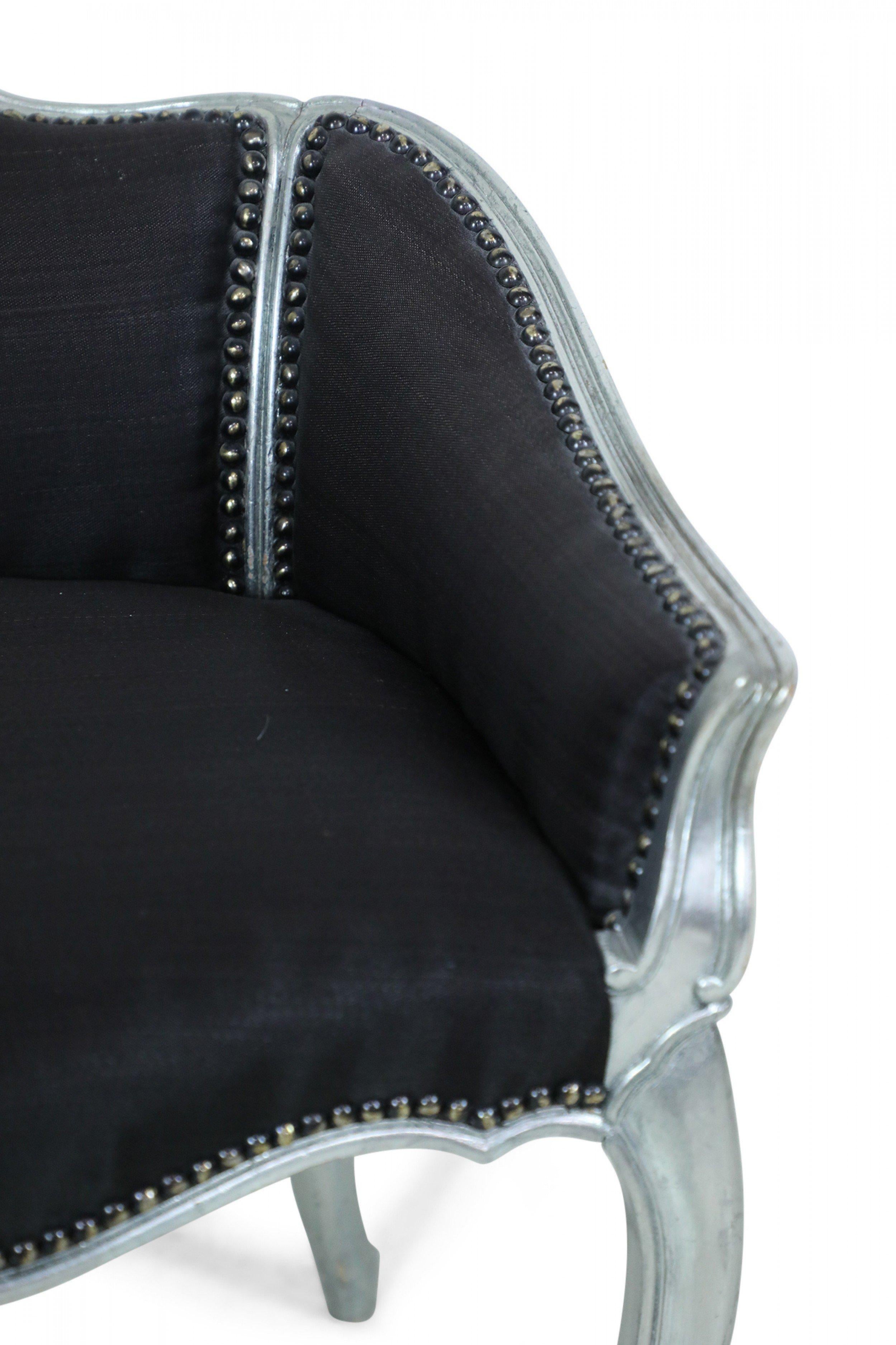 Chaise de coiffeuse française de style Louis XV à dossier bas argenté en vente 1