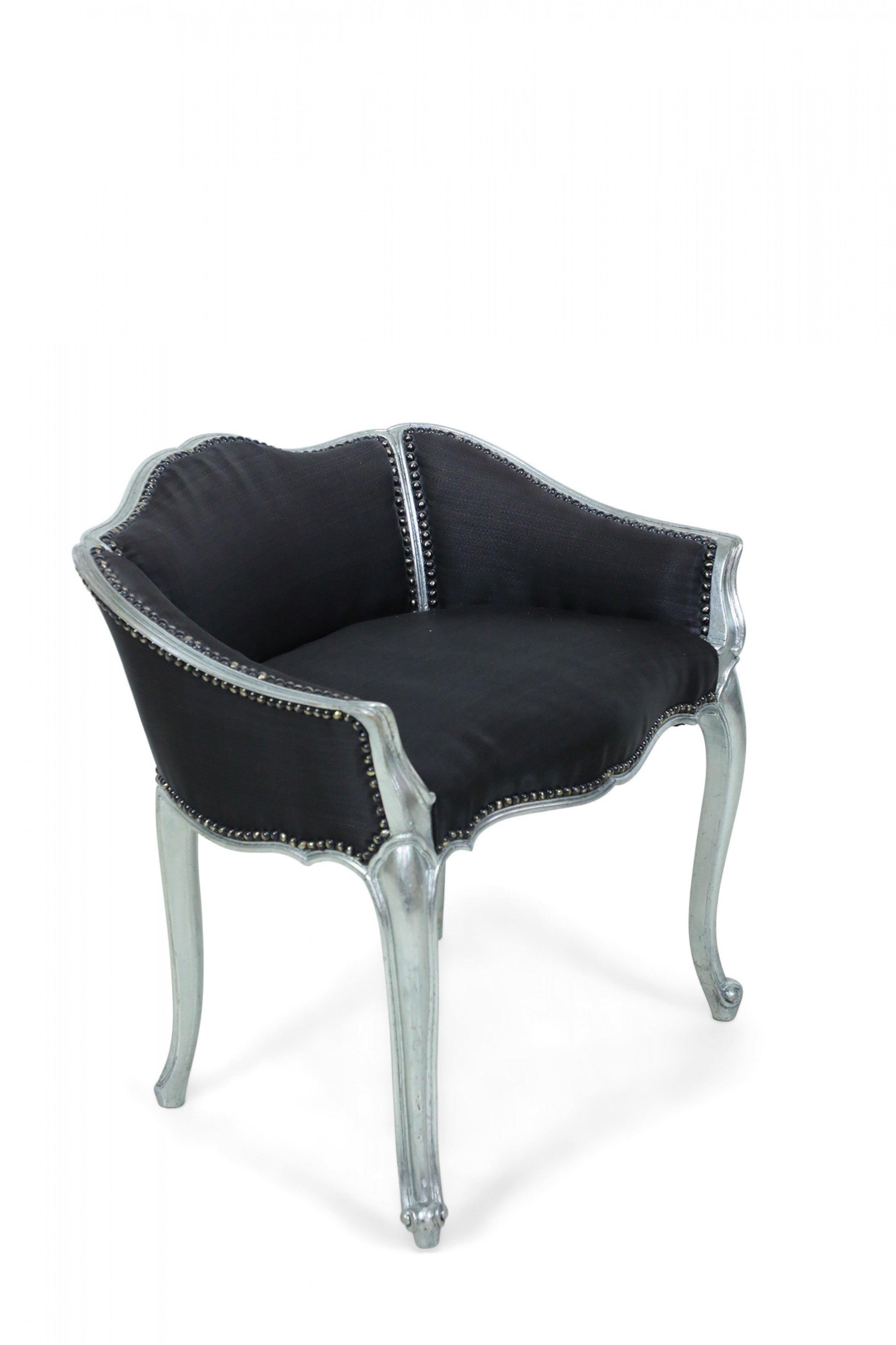 Chaise de coiffeuse française de style Louis XV à dossier bas argenté en vente 2