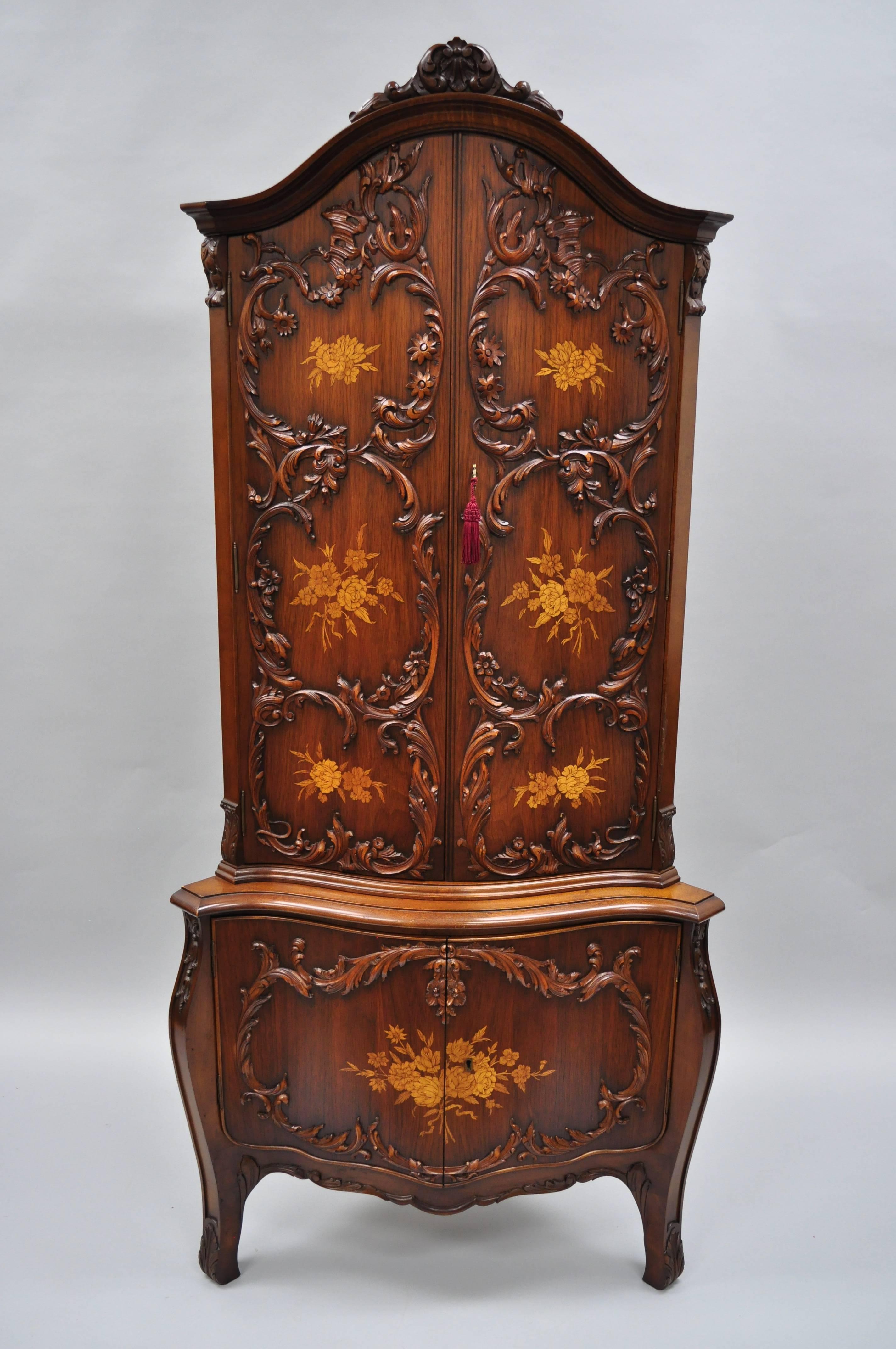 Petit meuble d'angle de style Louis XV en noyer et marqueterie de bois de satin en vente 7