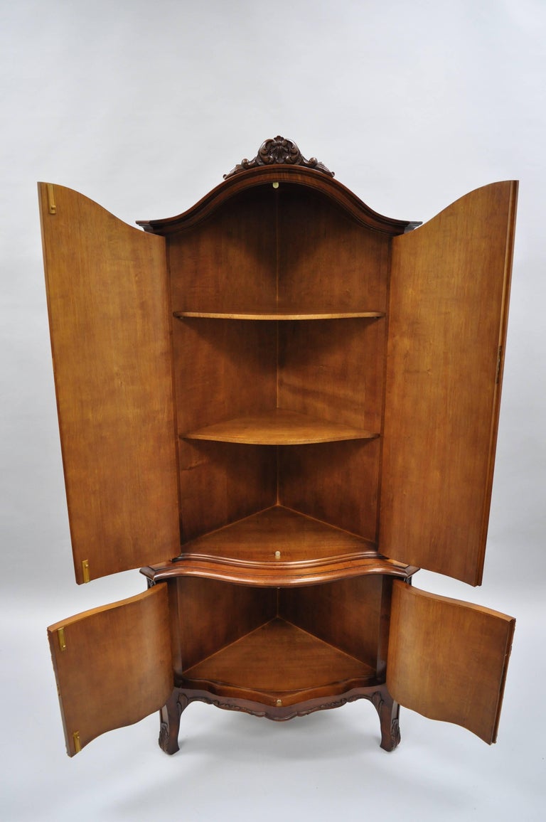 French Louis XV Style Small Walnut Serpentine Front Inlaid Corner Curio