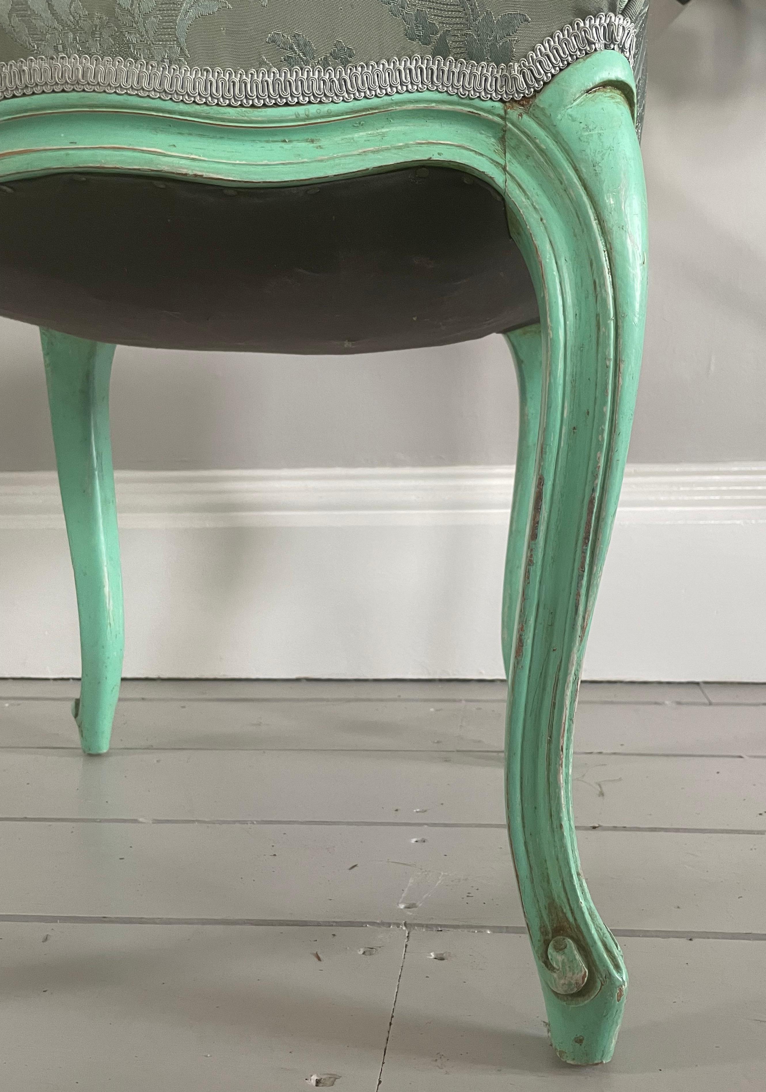 French Louis XV-Style Stool with Cabriole Legs and Hoof Feet For Sale 5