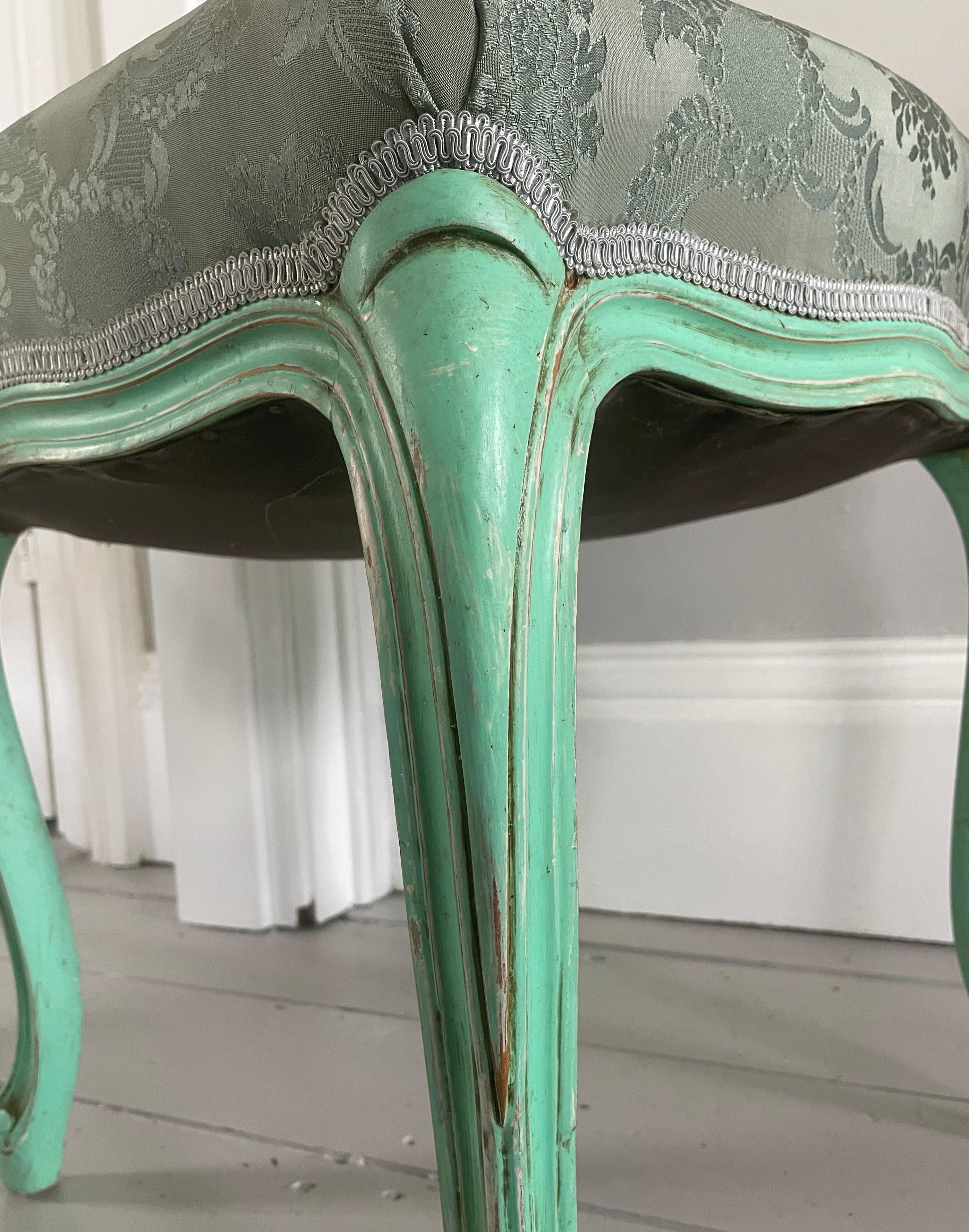 French Louis XV-Style Stool with Cabriole Legs and Hoof Feet For Sale 7