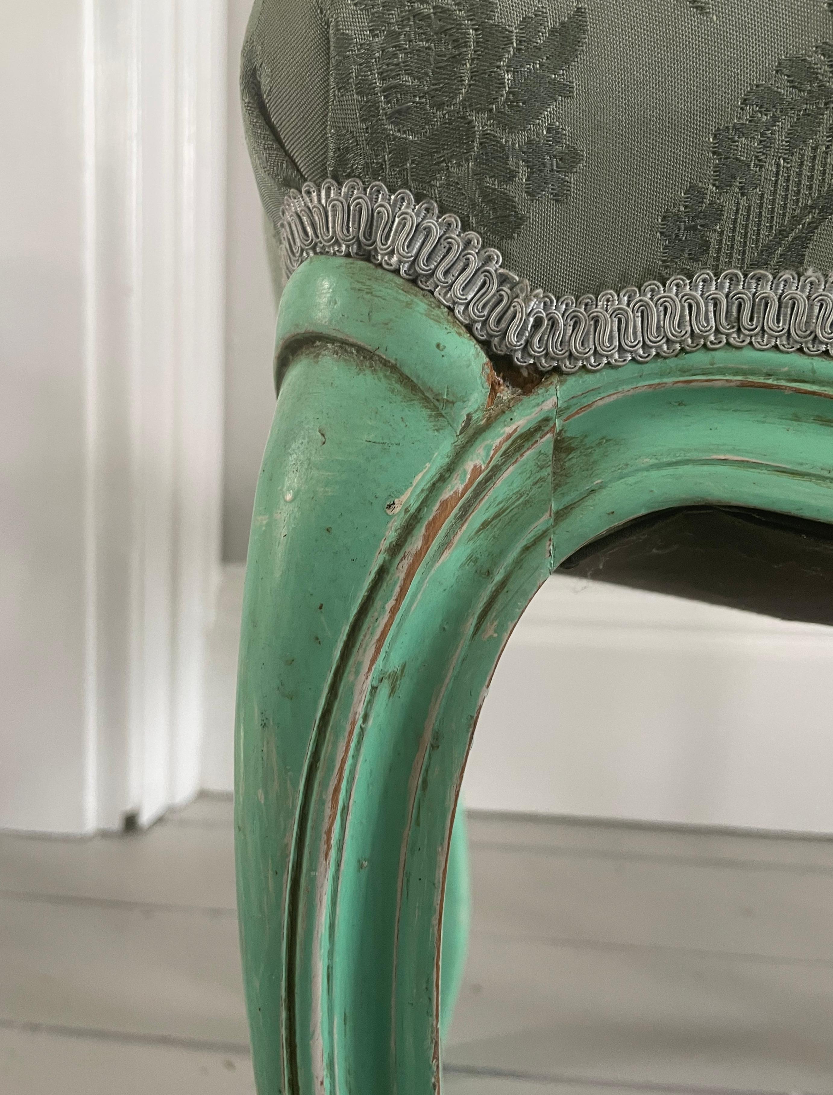 French Louis XV-Style Stool with Cabriole Legs and Hoof Feet For Sale 9